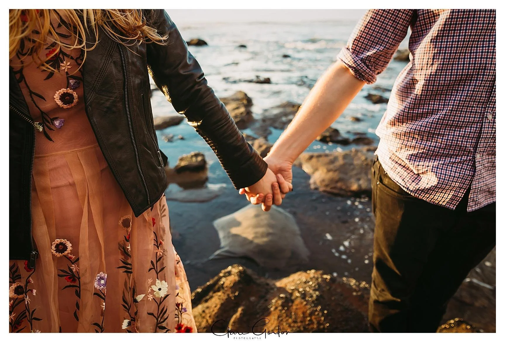 Raglan-beach-NZ-couples-engagement-photos-West-coast-Newzealand (18).jpg