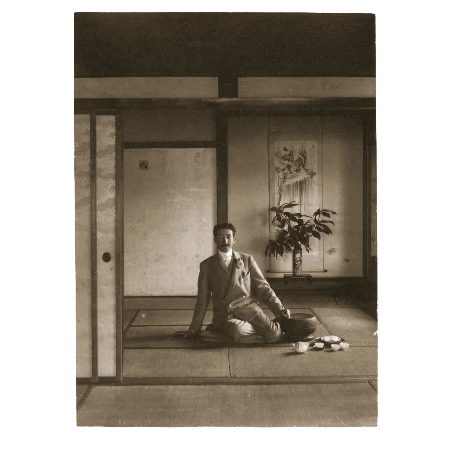 Self-portrait in Japanese house
Photography - Adolf de Meyer, 1900
.
#inspirationiseverywhere #mood #artinspo #adolfdemeyer #asianinspired #designprocess #designthinking #designstudio #monicasantosstudio #porto