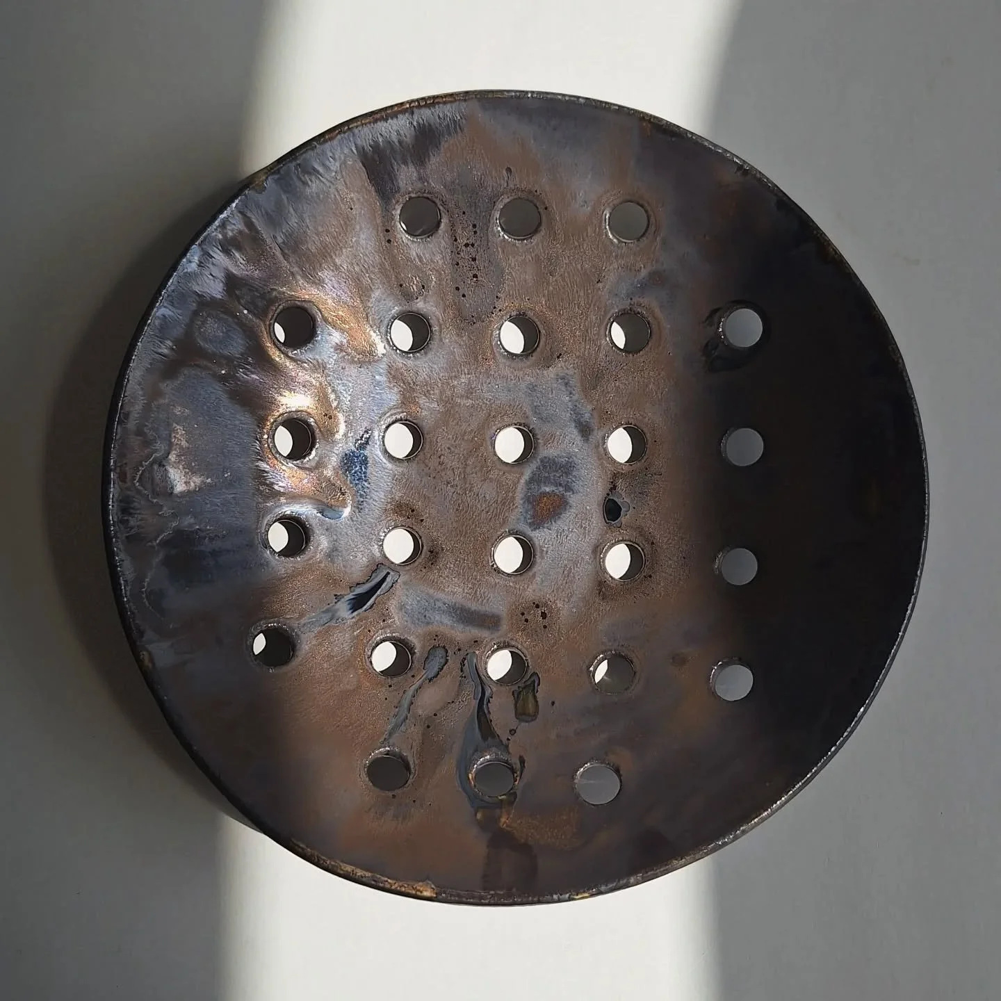 Ol&aacute;!!
A minha &uacute;ltima produ&ccedil;&atilde;o autoral de 2025 j&aacute; est&aacute; pronta e adoraria que a pudesses conhecer.

Vou estar no evento @bestfriends_colectivo nos dias 13 e 14 de dezembro, das 14h &agrave;s 20h, na Rua Monte d