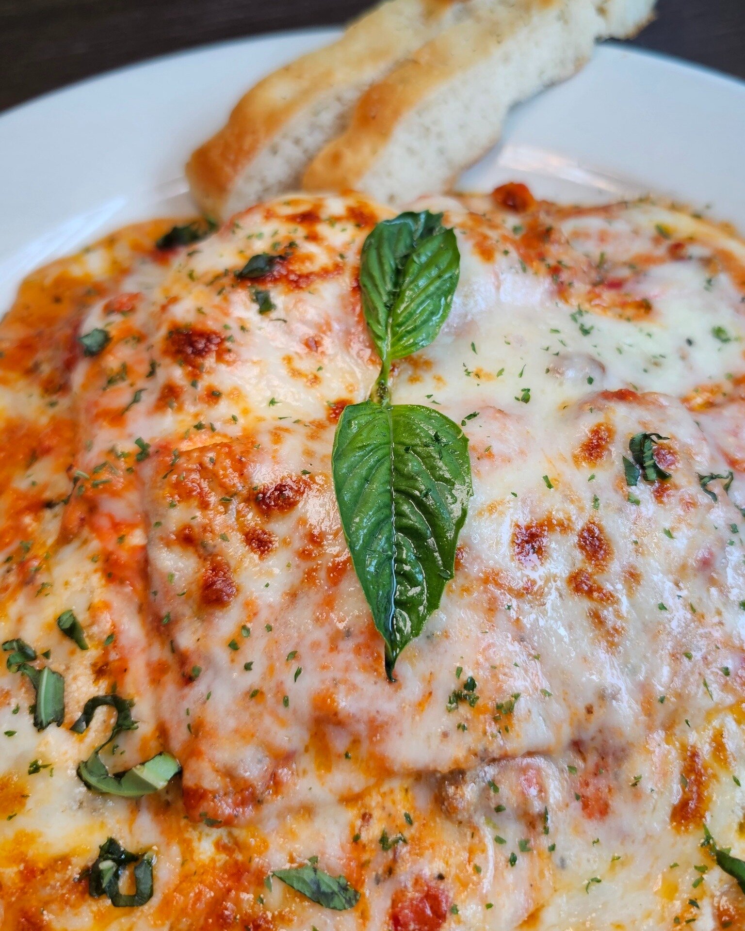 Say &quot;Ciao!&quot; to Arte's Lasagna! 

This classic is made with with layers of homemade Bolognese , whole milk mozzarella, tender pasta, and our signature Italian marinara. Topped with creamy vodka sauce, more mozzarella, and fresh basil. 

Avai
