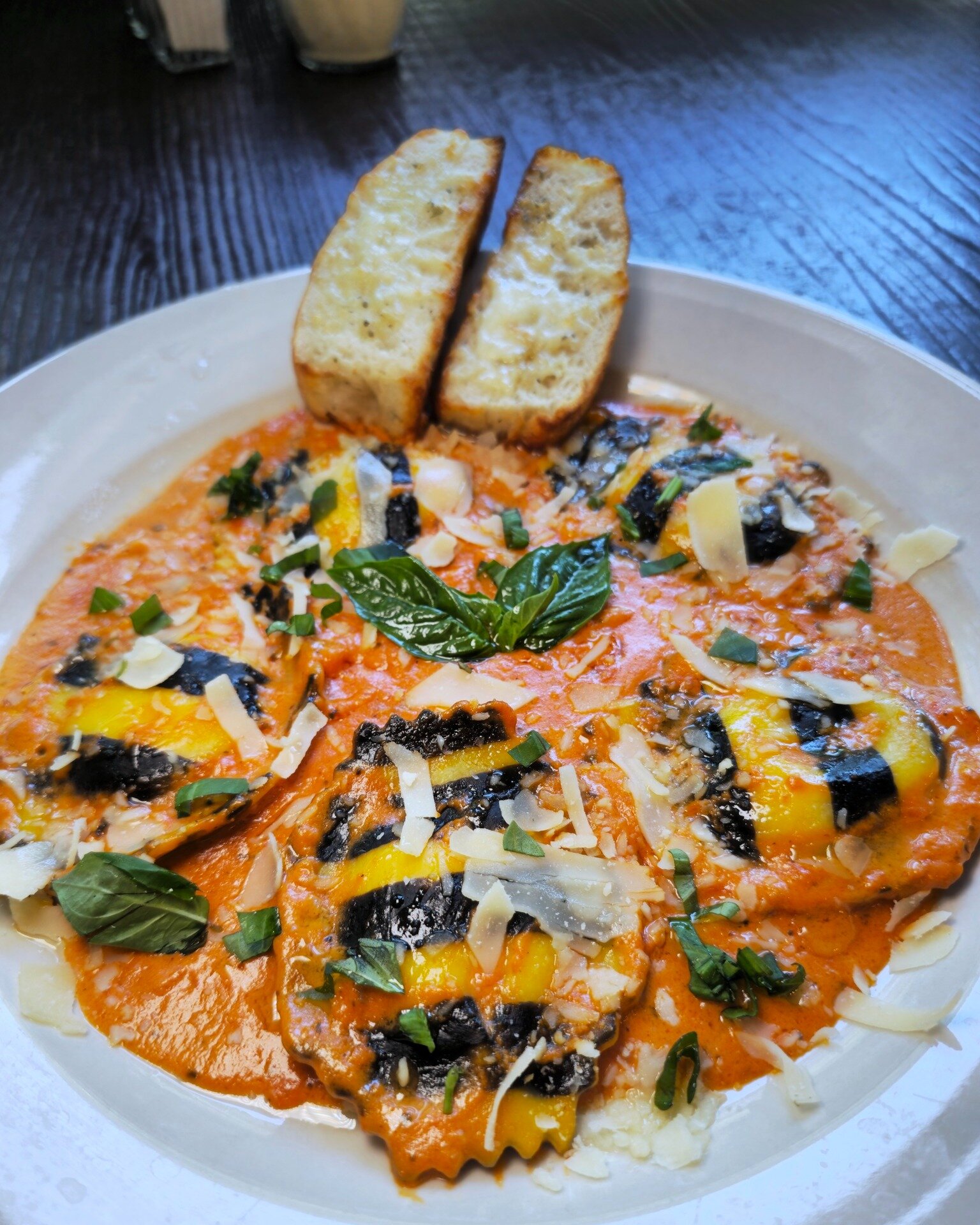 🦞 Run, don't walk- Lobster Ravioli with Squid Ink + Vodka Sauce is tonight's dinner special at Arte! Limited quantities are available, so get it while it lasts!
 
#lobsterravioli #italianfood #ShrimpFestival #shrimpfest #visitameliaisland #eatamelia