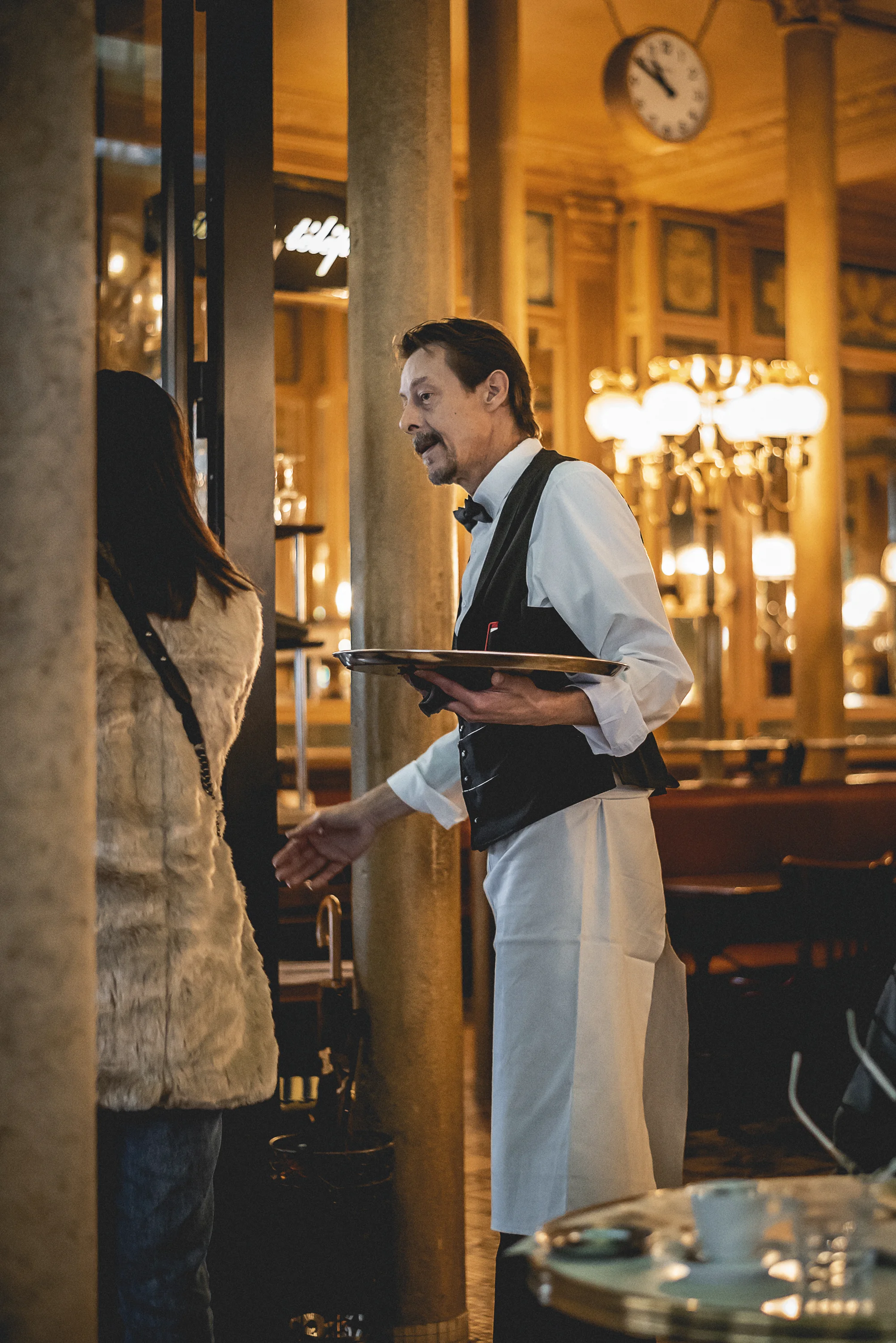 Waiter Trainer - Niké Dolman  (10).jpg