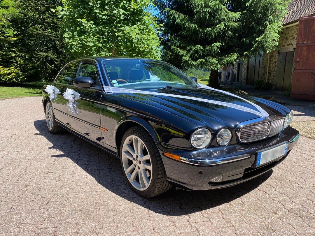 What do you do when your guests need a wedding car to transport the bride to the ch&acirc;teau? Put some ribbons on your XJ of course!! All part of the service! #xj #jaguarcars #petrolheads