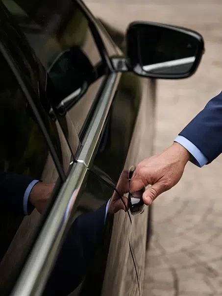 05_AMENITIES_18_MODULAR10_Valet_MaxWidth_453x604.jpg.webp