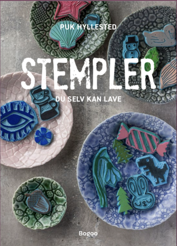 Stempler du selv kan lave er en kreativ fagbog med inspiration og anvisninger til selv at skære unikke stempler til journaling, gaver, notesbøger og tekstiltryk