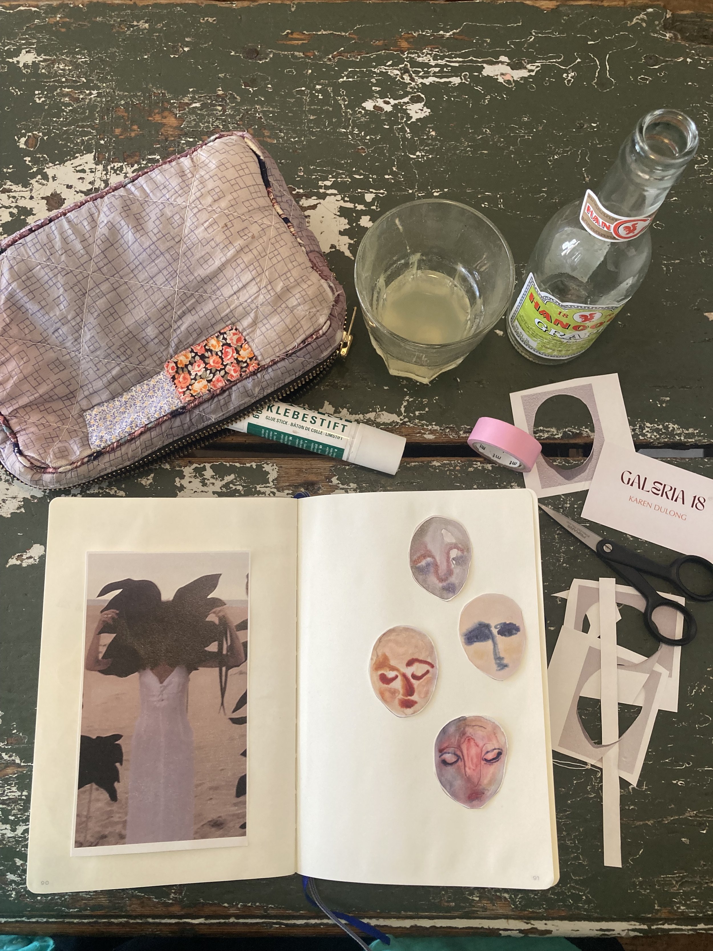 journaling på café.jpeg