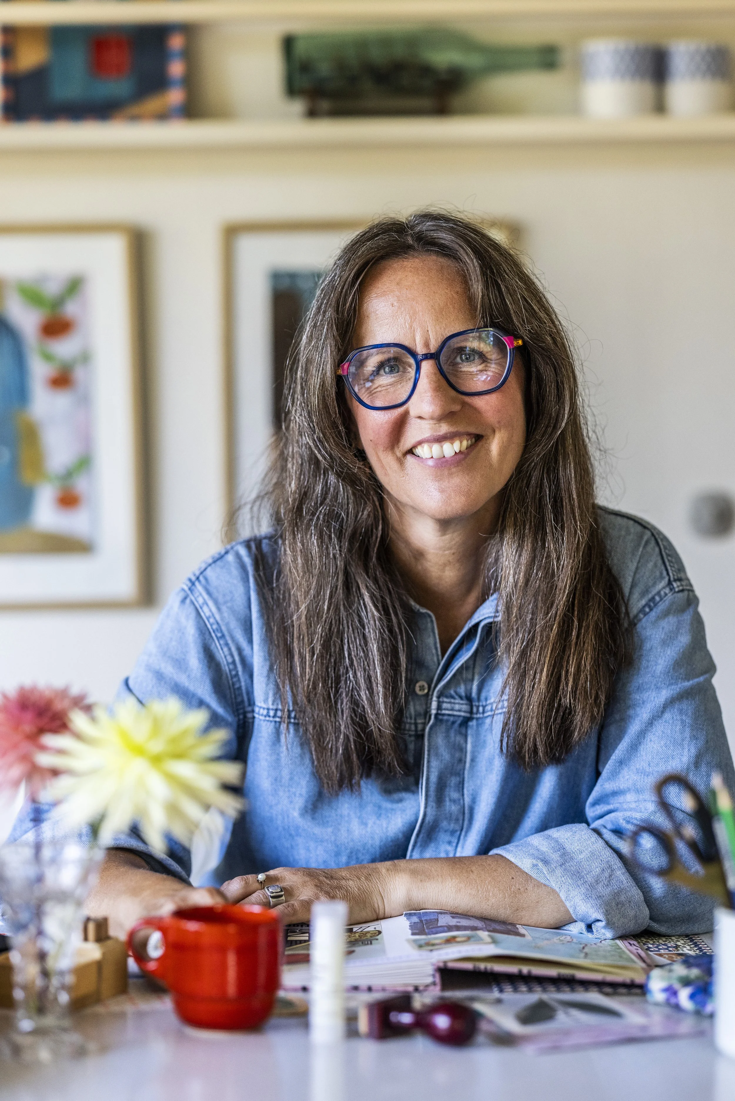 Forfatter Puk Hyllested har skrevet bogen Journaling. Skriv, skab og bliv glad! som er en kreativ fagbog med masser af smukke billeder og inspiration til at komme i gang med visuelle dagbøger