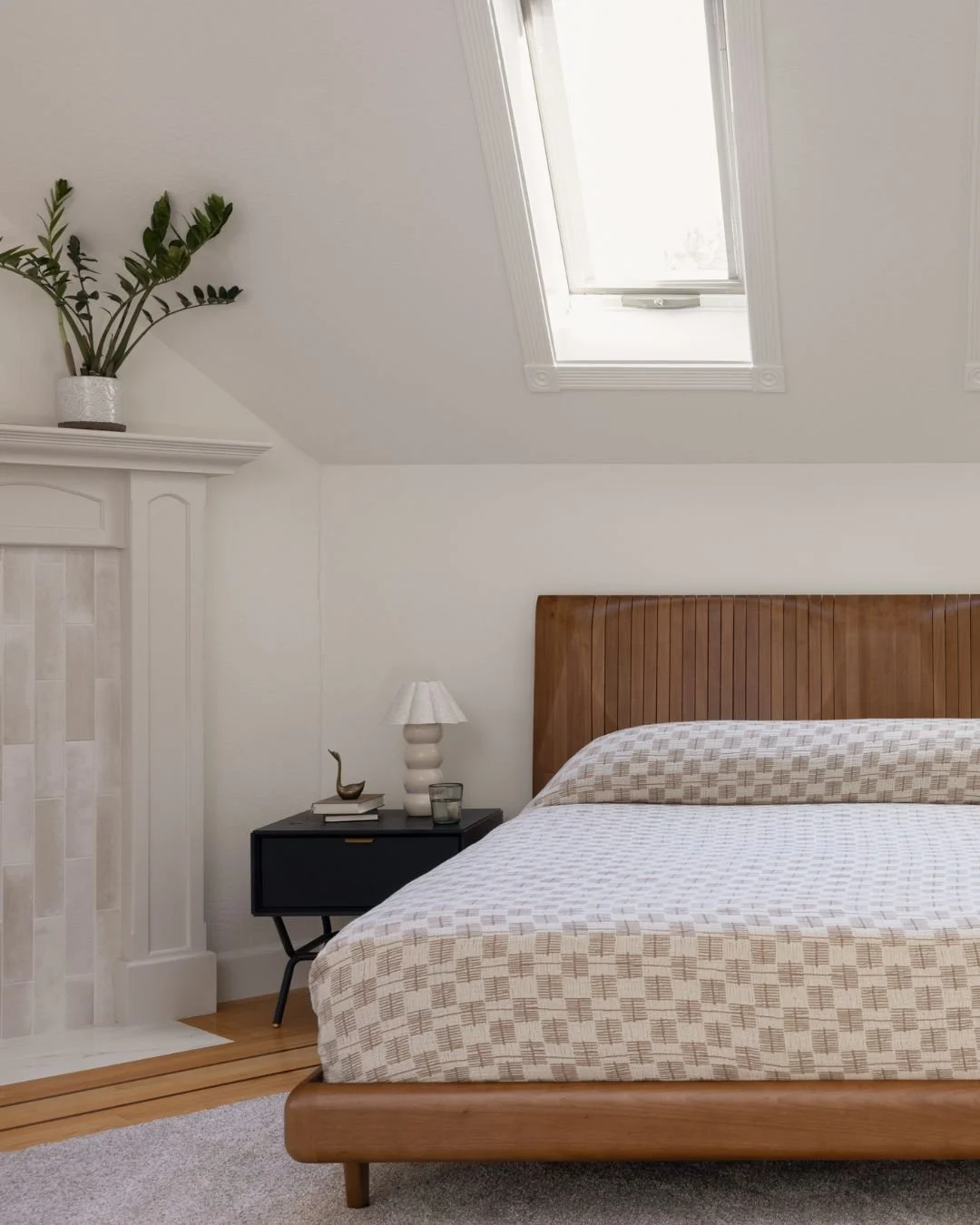 While we love a dark, moody bedroom, sometimes a space asks for something lighter and airier&mdash;a calm retreat where you can unwind, exhale, and leave the day behind.

📸 @bessfriday
Styling @leinic

Can't have great design without great furniture