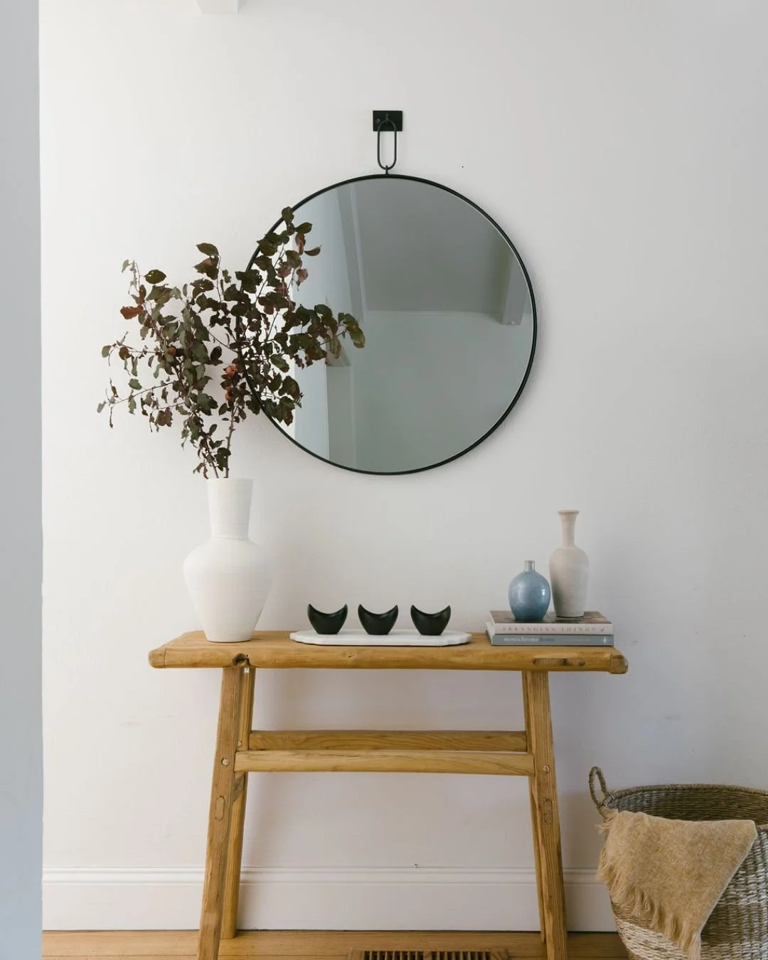 First impressions matter&mdash;but so do the everyday ones.
A calm entryway does the heavy lifting: welcoming guests in, welcoming you back home, giving your keys and mail a proper landing spot, and offering a polished reflection to wink at yourself 