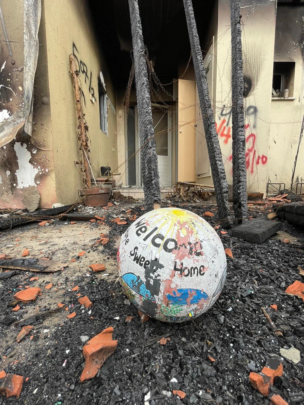   Kibbutz Be'eri left in ashes and devastation.