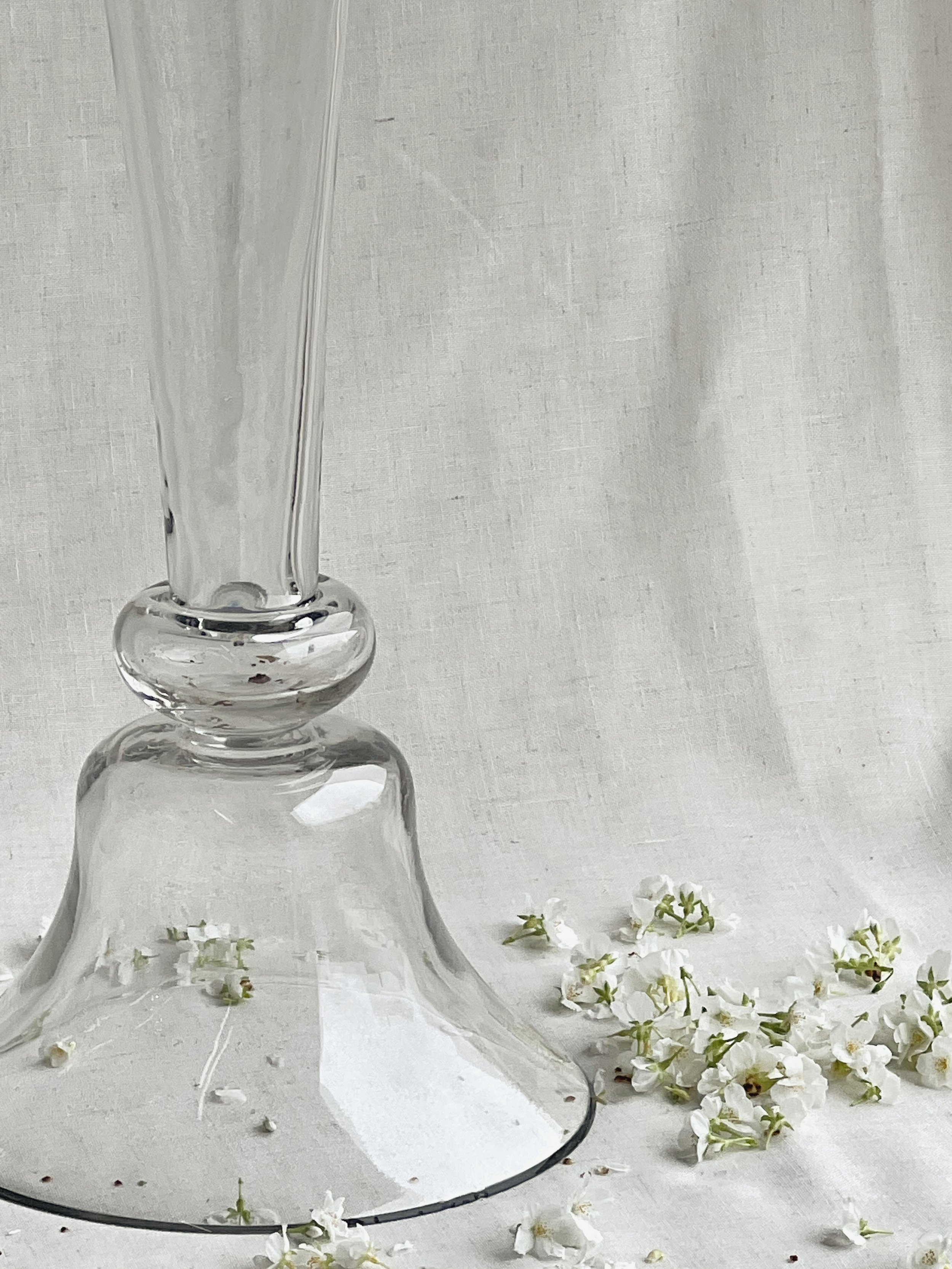 FLUTED GLASS VASE 32"