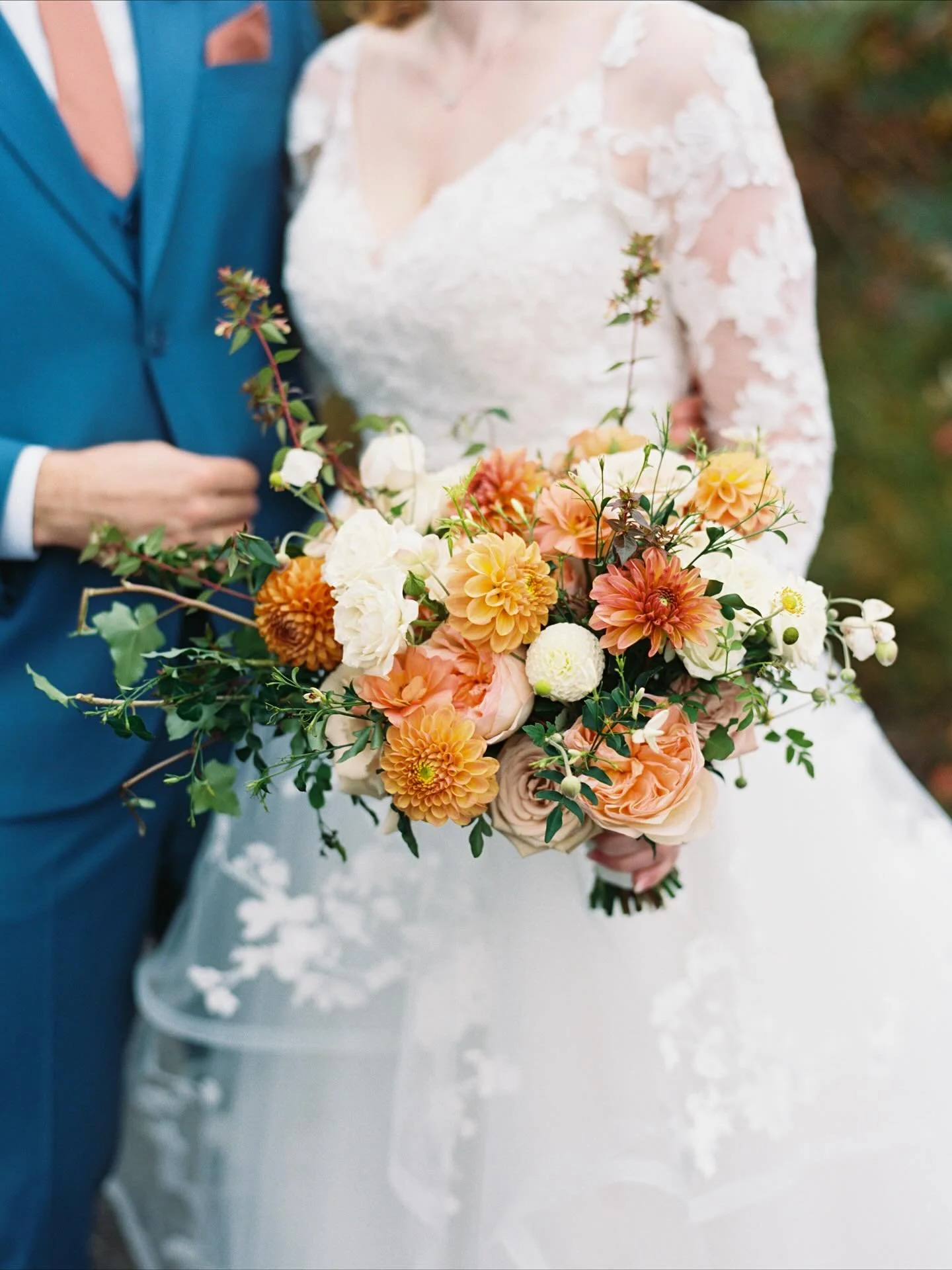 autumnal hues along the coast of Maine 🍂 #knflora @katejubboorievents x @cliffhousemaine x @lindsay.connors