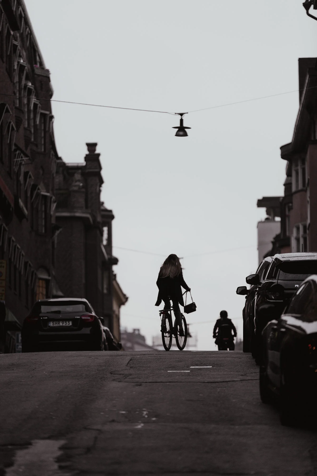 Stämningsfullt motljus i backen på Riddargatan