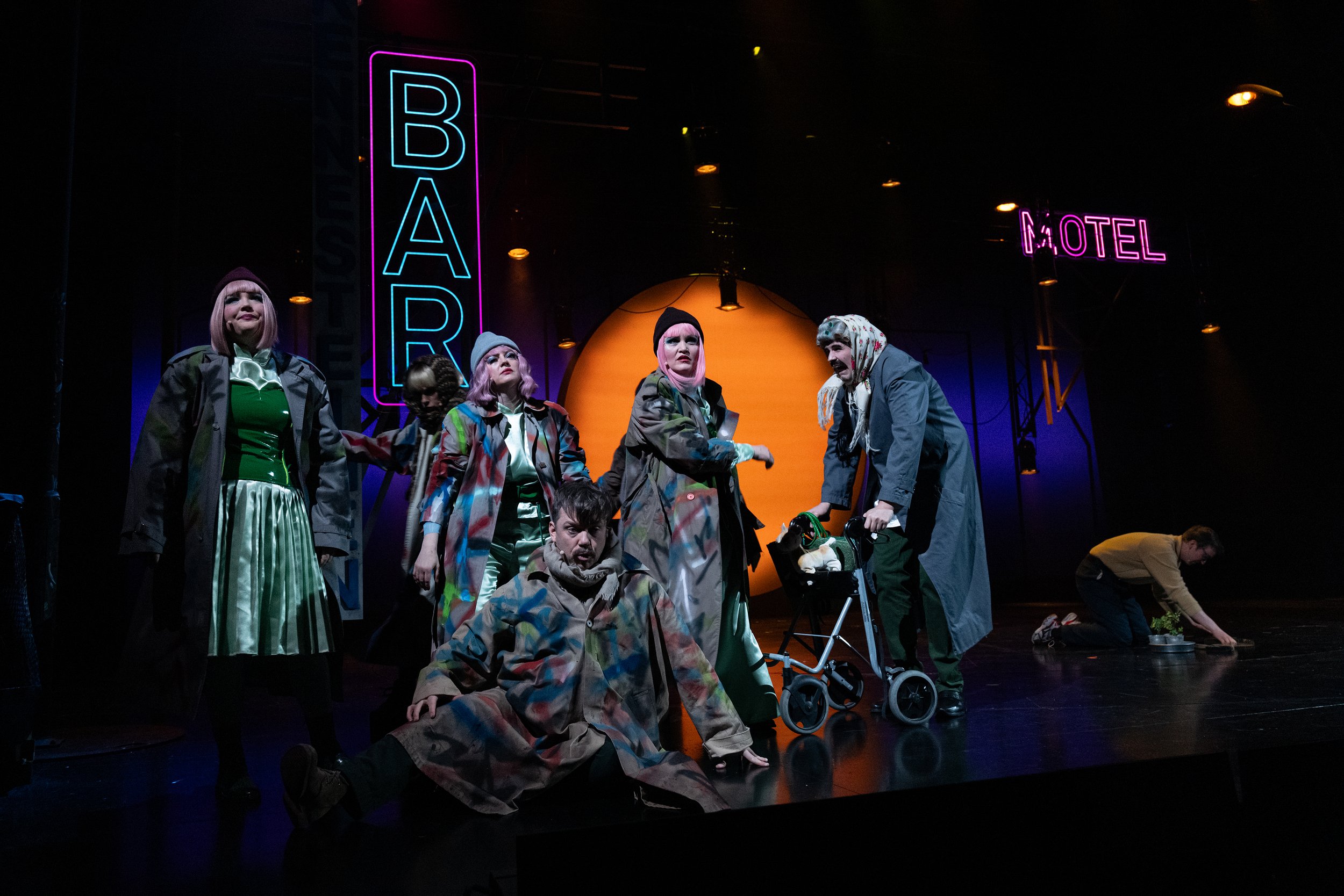  Little Shop of Horrors  by Howard Ashman and Alan Menken premiered at Hålogaland Teater in Tromsø, Norway in February 2024. The text was translated to Northern Norwegian by Mari Andreassen (dialogue) and Ragnar Olsen (lyrics).   Artistic Team: Mort