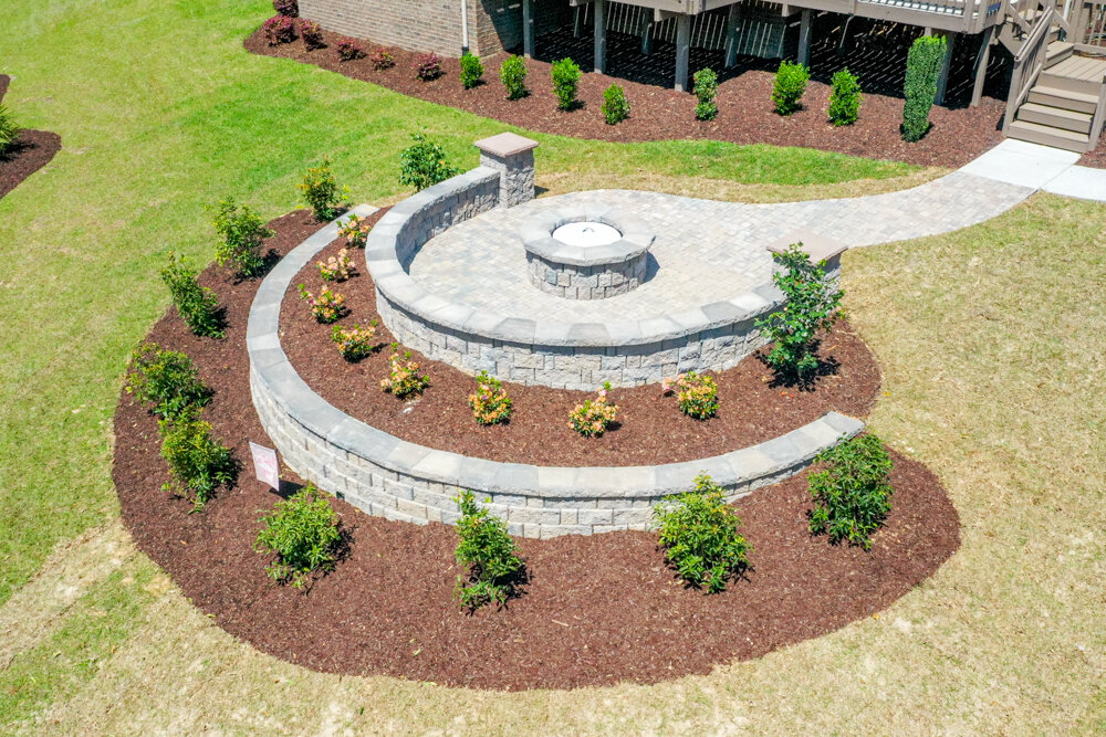 5 Fire Pit Ideas To Spruce Up Your Yard, Fire Pit In Middle Of Lawn