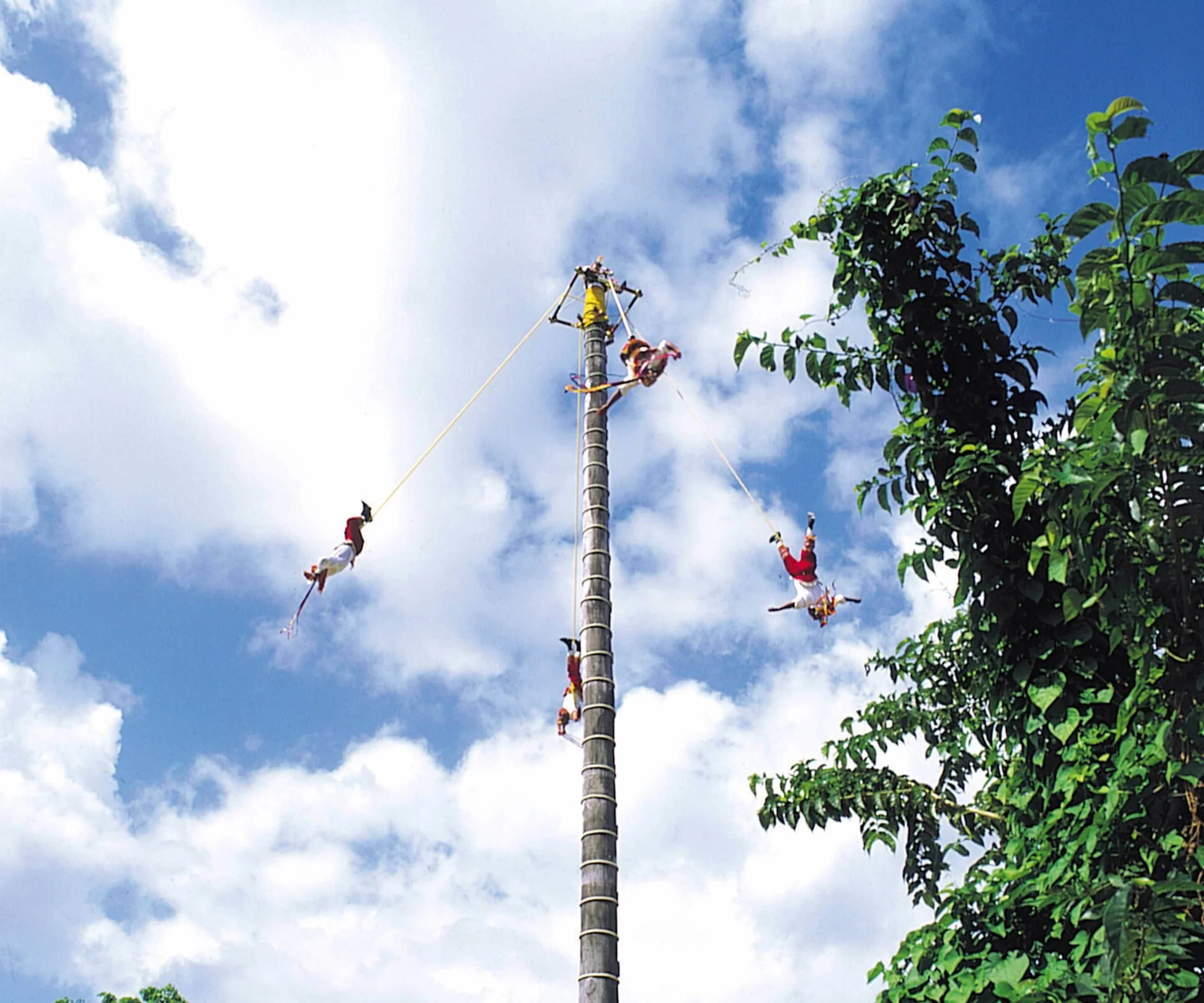 papantla-flyers-pre-hispanic-ritual-3.jpg