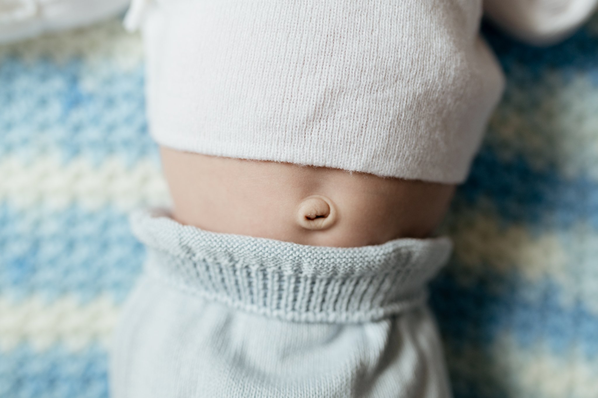 Baby belly button, blue striped blanket