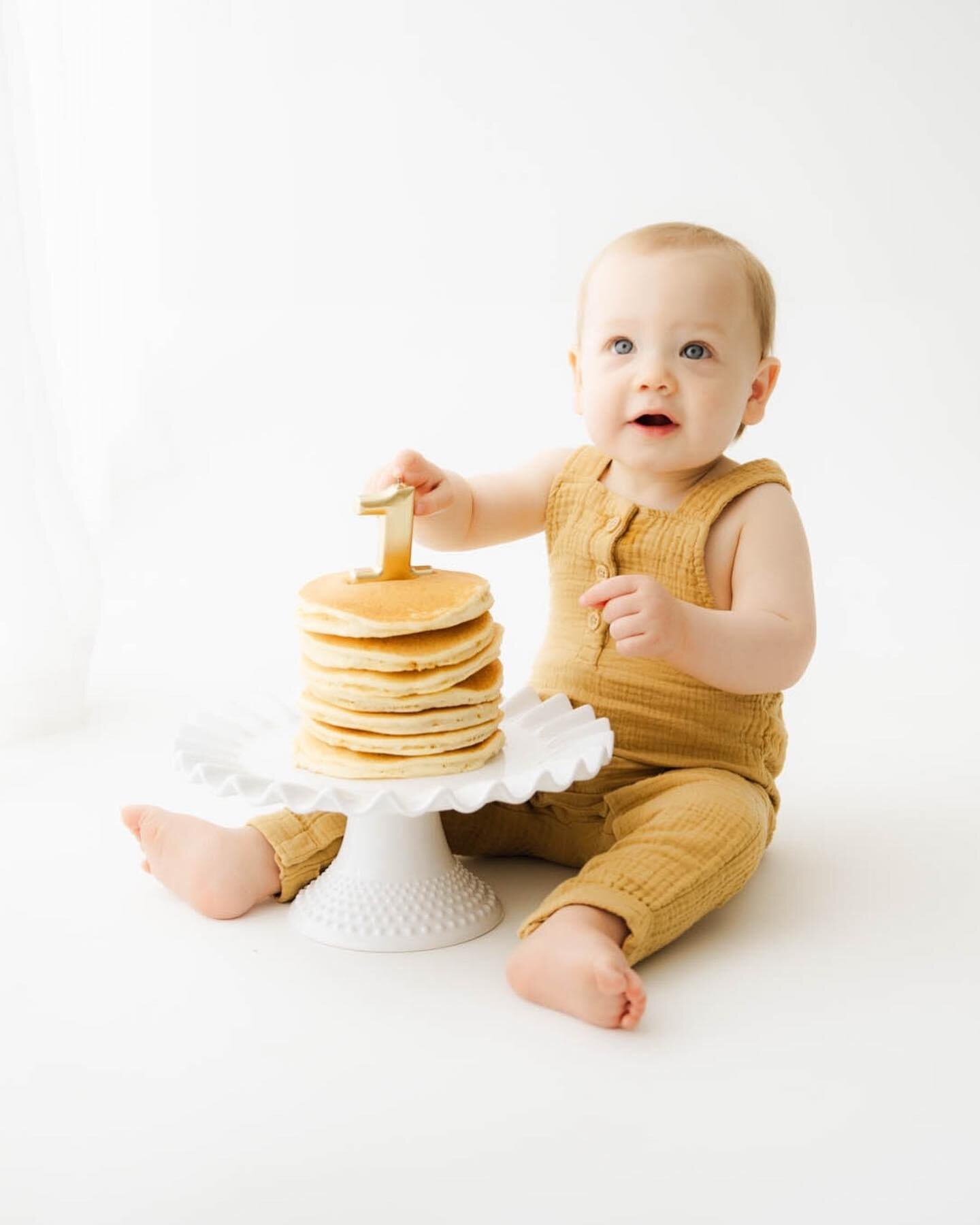 This little guy's first birthday photoshoot was a delicious celebration of love and pancakes! From his infectious smiles to the warmth radiating from his two incredible moms, every moment was a testament to the beauty of family and togetherness. It w