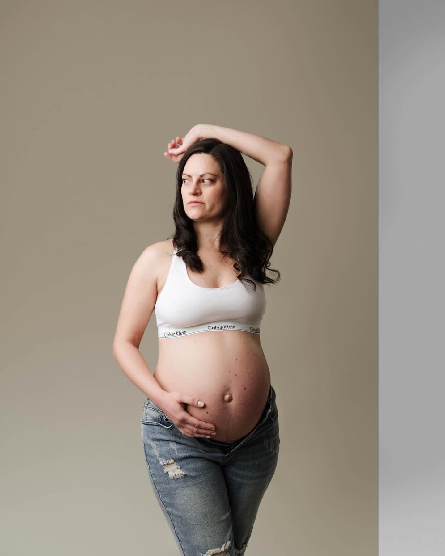 🔥 Doesn&rsquo;t she look amazing!?!

This look (jeans + #calvinklein bra) is super hot right now, and for good reason. If you&rsquo;ve been on the fence about a maternity session, let this be your nudge in the right direction.

You can book a studio