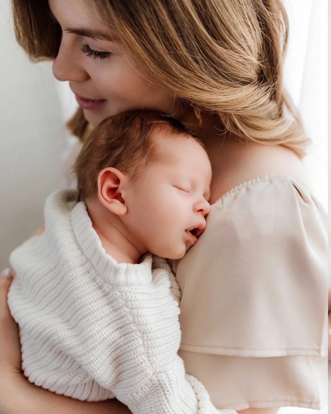 It's the open-mouthed nap on mom's shoulder for me.⁣
⁣
🤍⁣
⁣
⁣
#NeutralNewbornPhotography #FairfieldCountyNewborn #CTNewbornPhotographer #WestchesterNewbornPhotographer #StudioNewbornPhotography