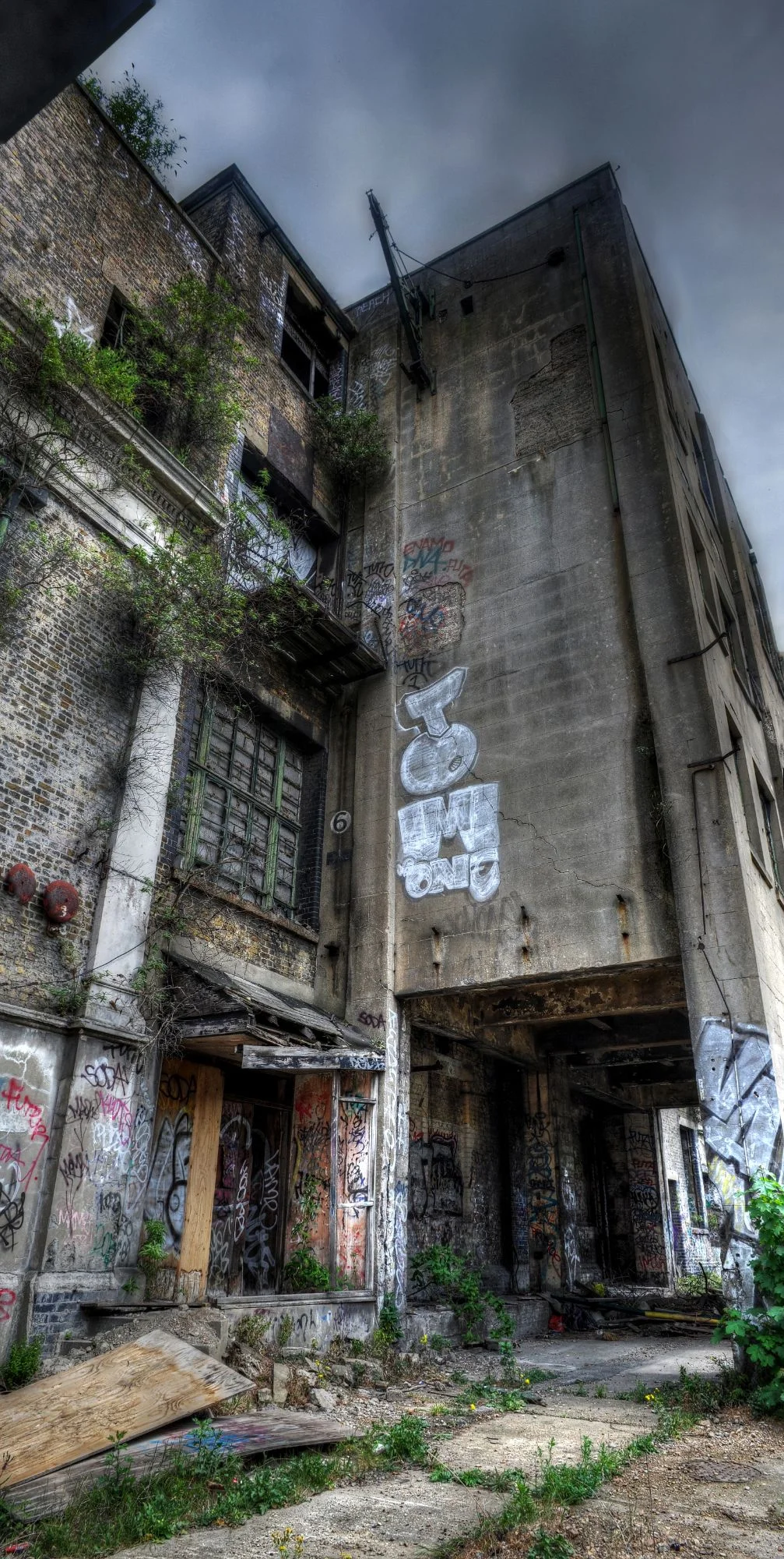 DSC_2662_3_4_tonemapped Panorama.jpg
