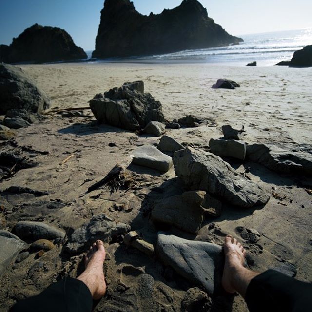 It&rsquo;s been a little while since we got back from our trip to the west coast and beyond, and I&rsquo;m finally putting some things up 😎🦶
.
.
#a7rii #sonya7rii #photography #travel #pfeifferbeach #feet