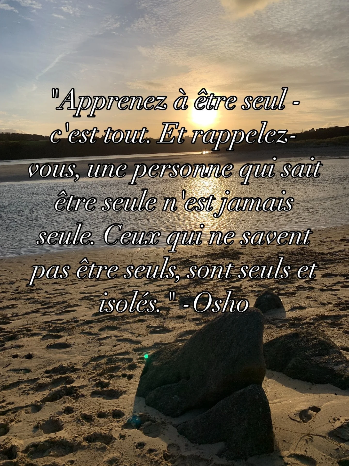 Apprendre &agrave; &ecirc;tre seul&hellip; simplement, intens&eacute;ment. 
Non pas pour fuir le monde, mais pour entrer dans le silence.

Le silence accompagne La rencontre, gr&acirc;ce &agrave; cet espace o&ugrave; tout ralentit&hellip; o&ugrave; t
