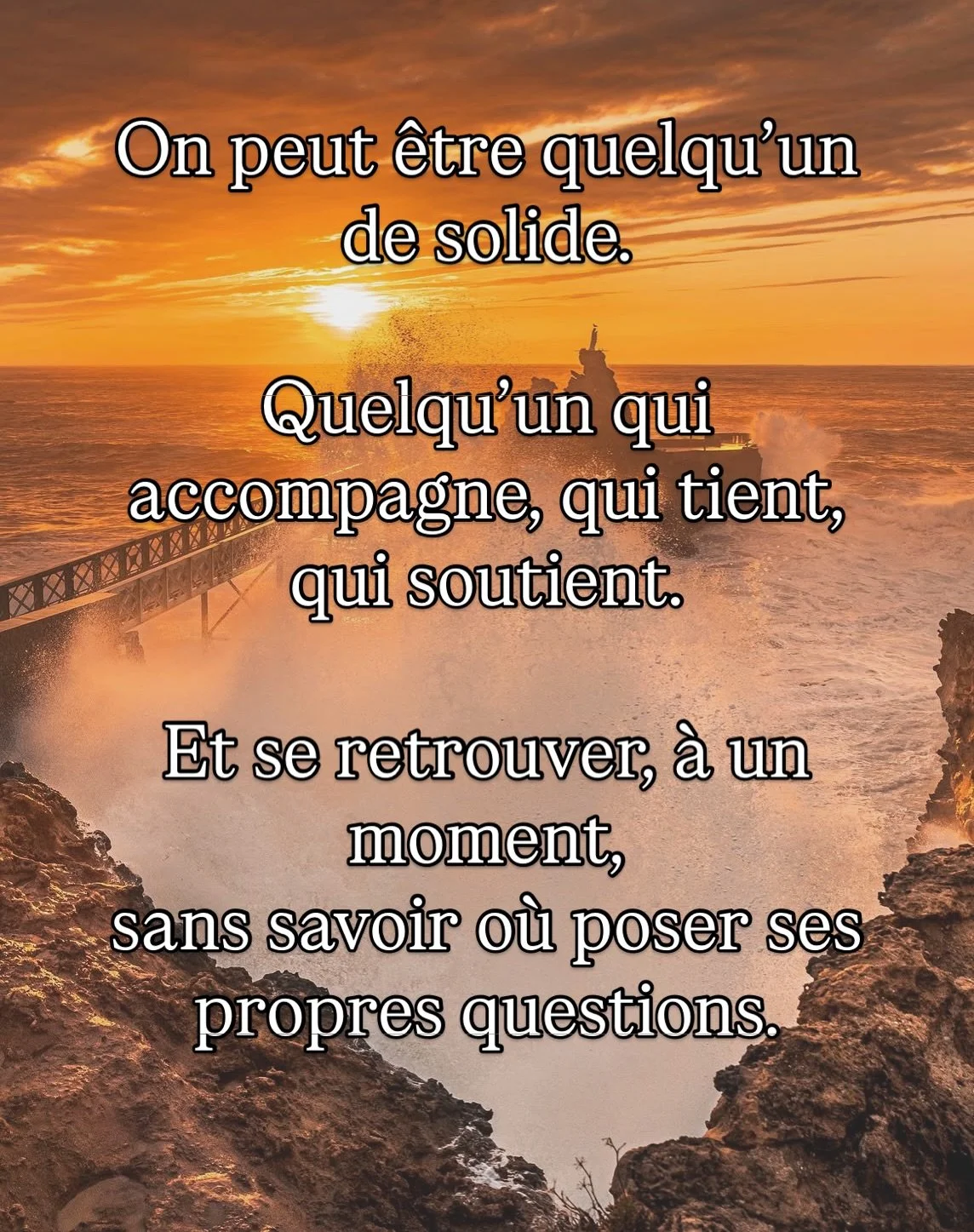 💫 On peut &ecirc;tre quelqu&rsquo;un de solide.

Quelqu&rsquo;un qui accompagne, qui tient, qui soutient.

Et puis, &agrave; un moment,
ne plus savoir o&ugrave; poser ses propres questions.

Comme si tout ce qui faisait rep&egrave;re
se mettait douc