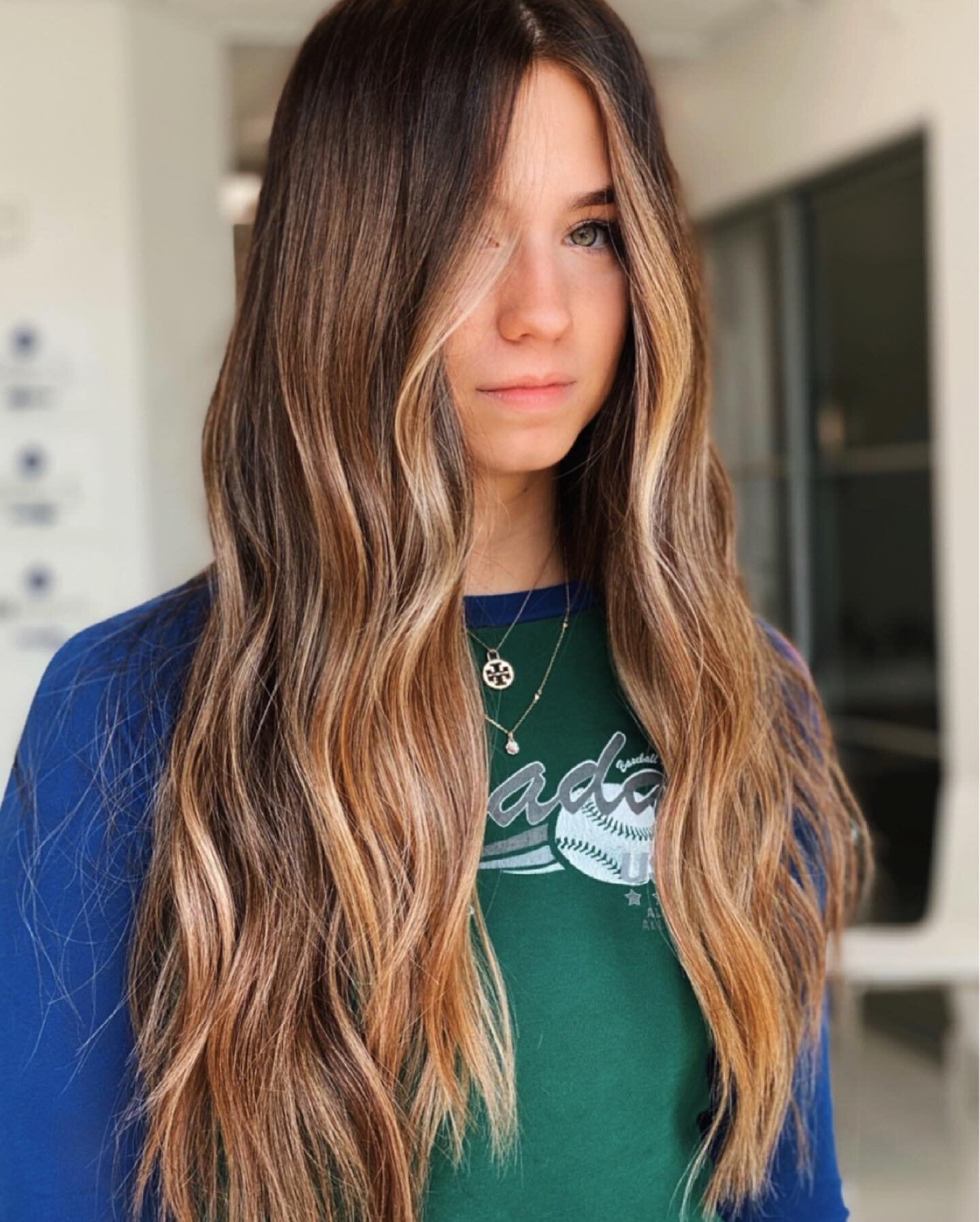 lets spice it up a little😛⚡️👏🏾 

highlights &amp; cut by me on @haileyjahnke 🤍 

#livedincolor #blonde #friscocolorist #balayagehighlights #redkenshadeseq #redkenobsessed #thetexturedmanelounge #blondeme