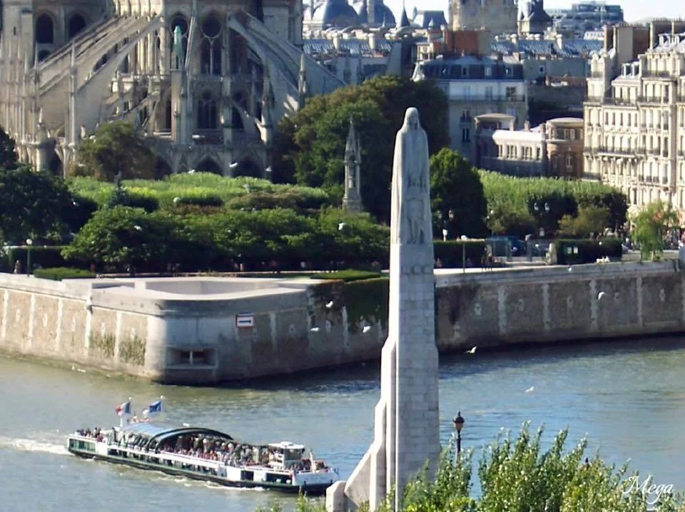 Notre Dame beauty 34.jpg
