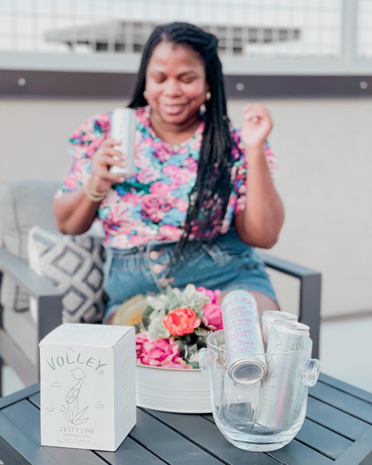 This 3 day weekend couldn&rsquo;t have come at a better time, Am I right!? 🙌🏾 Here&rsquo;s to a happy holiday weekend full of family, fun, and @drinkvolley! 🇺🇸✨⁣
⁣
⁣
⁣#sponsored #mrsallpinkeverything #summerdrinks #summerinacan #cannedcocktails #
