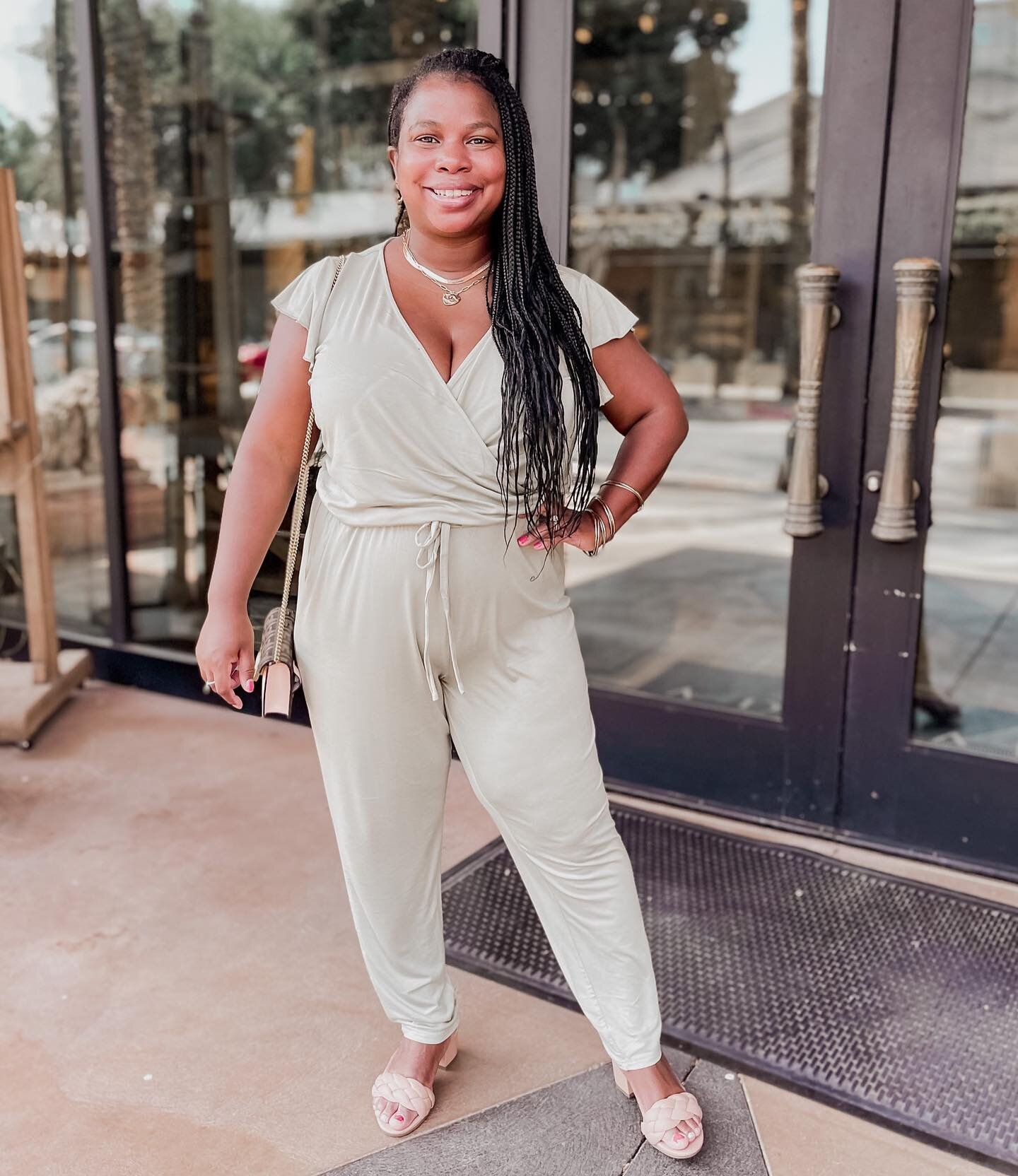 𝘑𝘶𝘮𝘱𝘴𝘶𝘪𝘵𝘴 𝘢𝘳𝘦 𝘓𝘐𝘍𝘌!!⁣
⁣⁣
I mean aside from having to get completely naked in public, but I mean... you can't win them all!🤷🏾&zwj;♀️⁣ Details for this this light and airy jumpsuit are linked in my bio! ✨💖⁣
⁣⁣⁣⁣⁣
⁣⁣⁣
#mrsallpinkevery