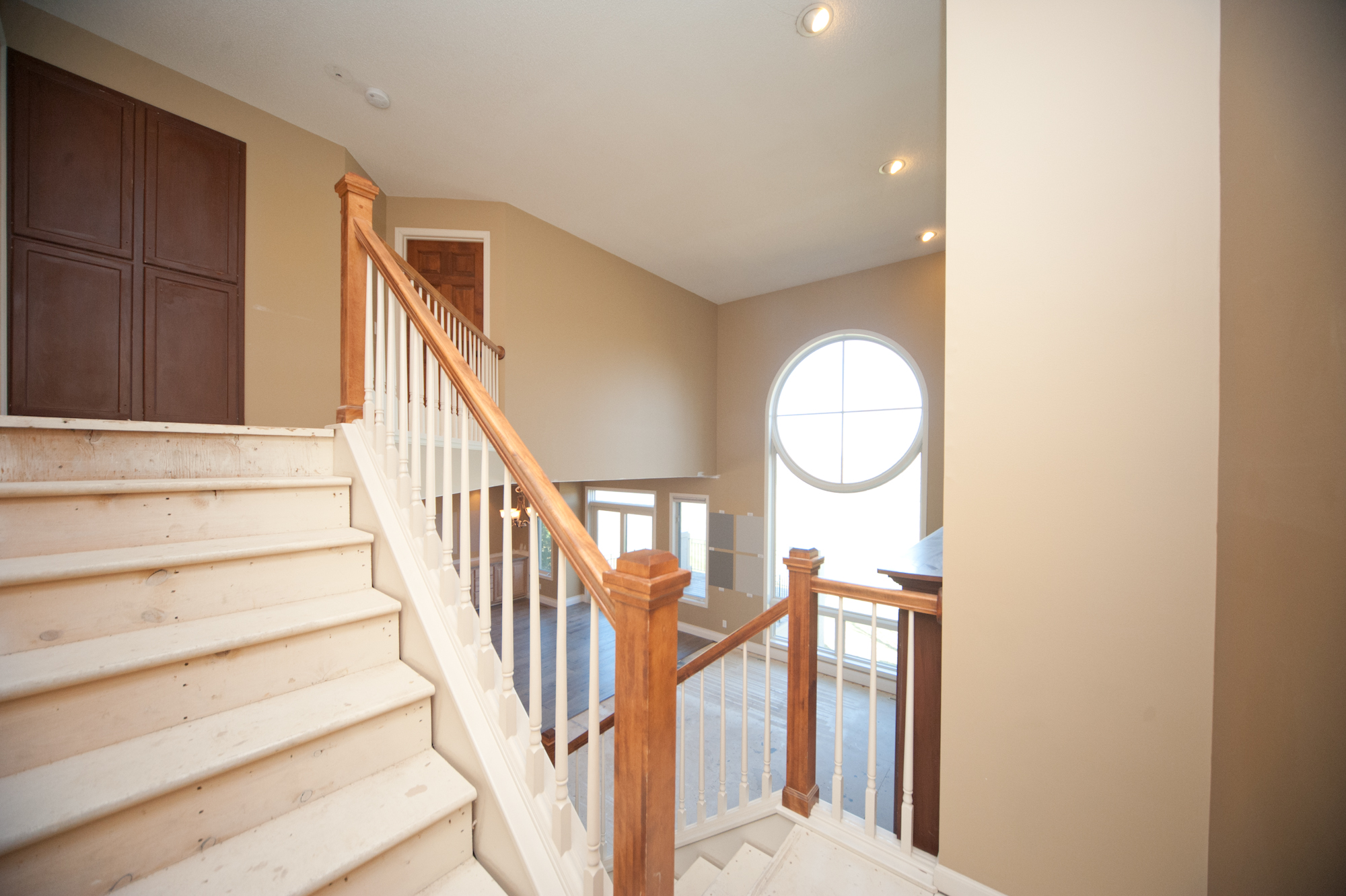 16 Antes Upstairs Staircase.JPG