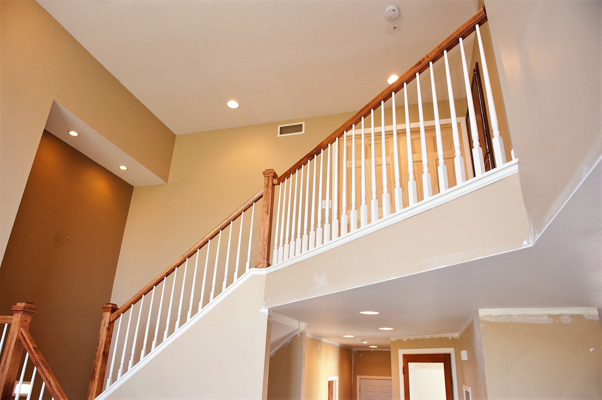18 Antes Upstairs Staircase.JPG