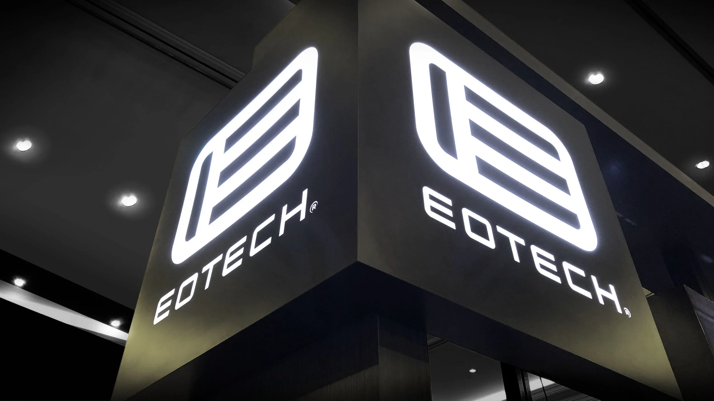 EOTECH_Booth_00.jpg