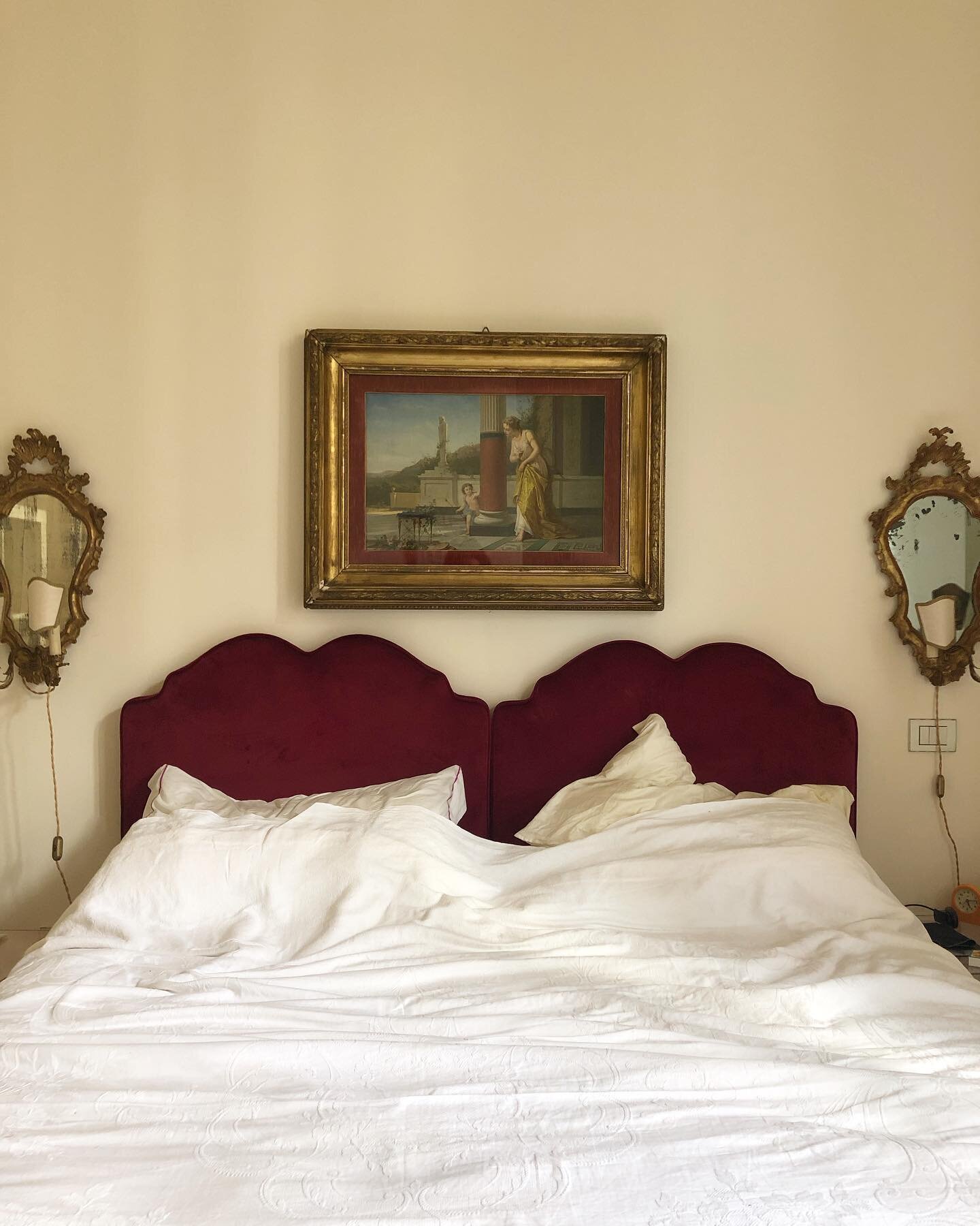 Home away from @theoceanviewsc .
.
.
. .
#travel #vacation #italy #design #interiors #getaway #interiordesign #bedroomdecor #bedroomdecor #wanderlust #mytinyatlas