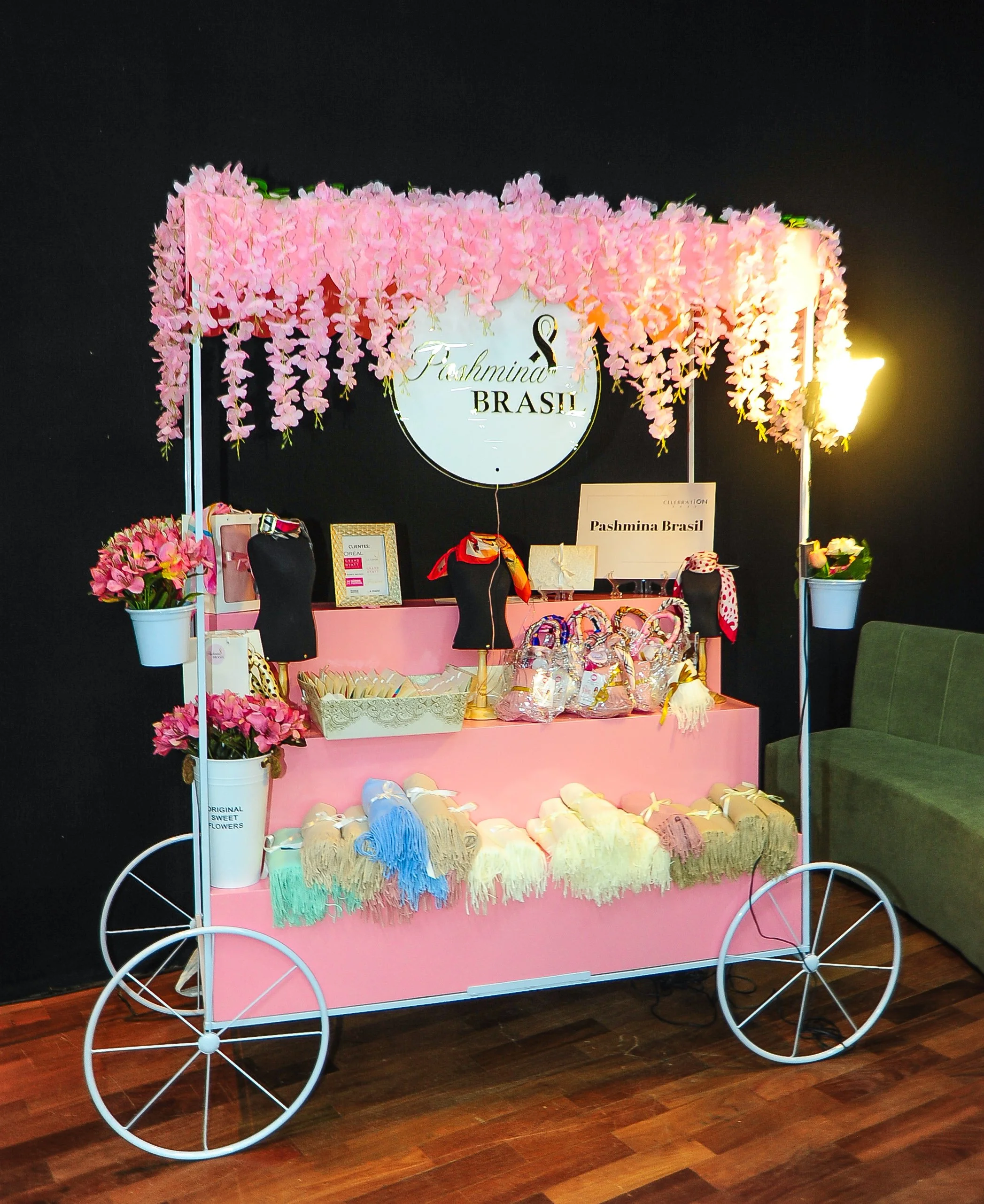 Cantinho de Lembranças de Luxo Que os Convidados Realmente Vão Usar Após o Casamento