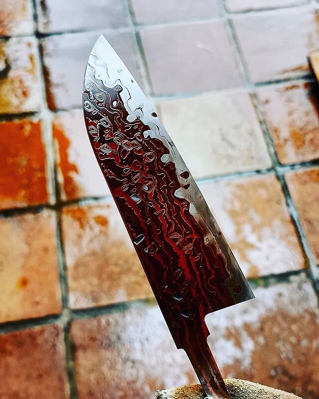Forged and mirror polished Santoku kitchen knife. V-Toku 2 core. #vtoku2 #santoku #takefuspecialsteels @takefuspecialsteeljapan @linknives