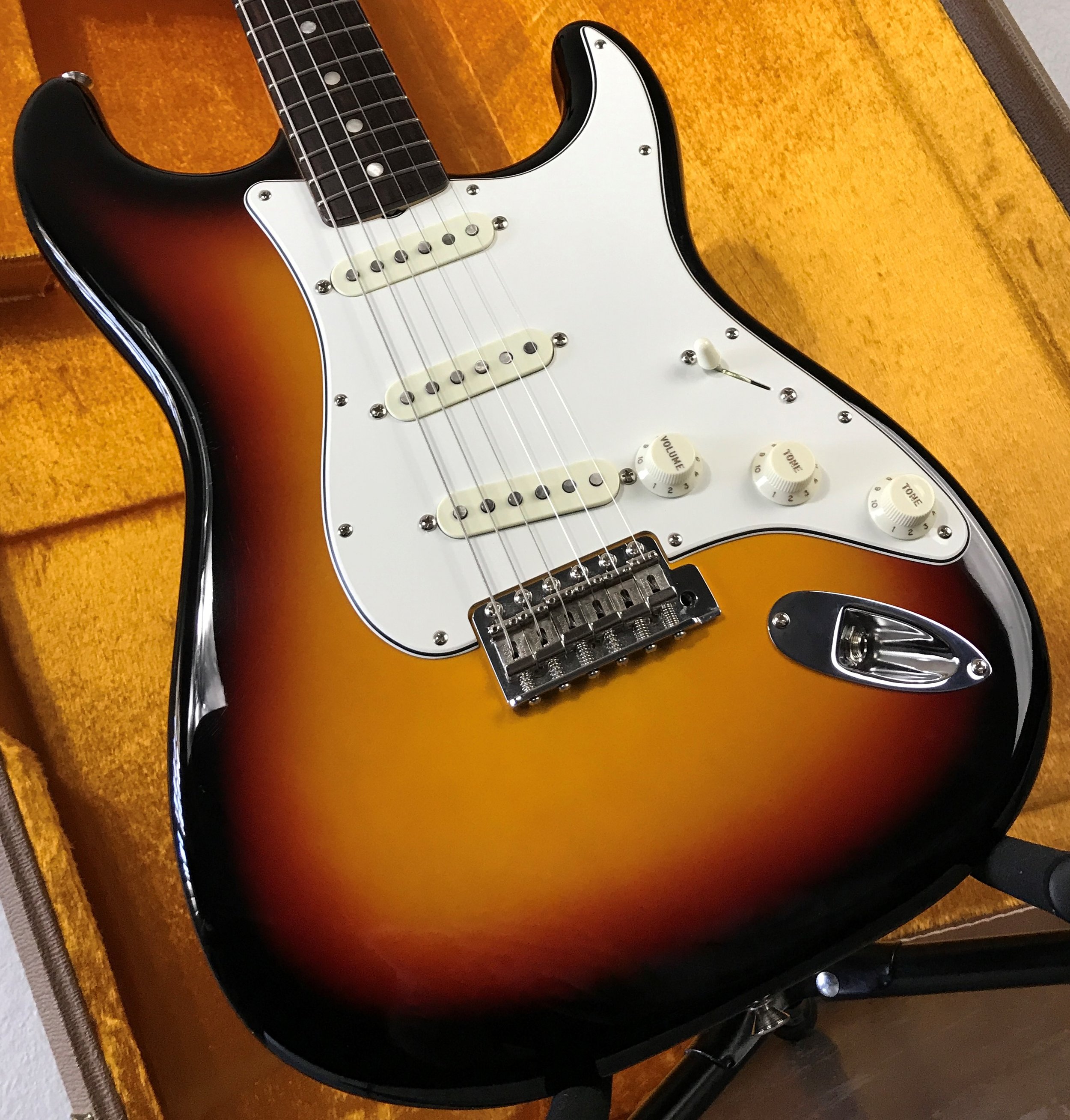 2017 Fender American Vintage '65 Stratocaster Sunburst — Heat City Vintage