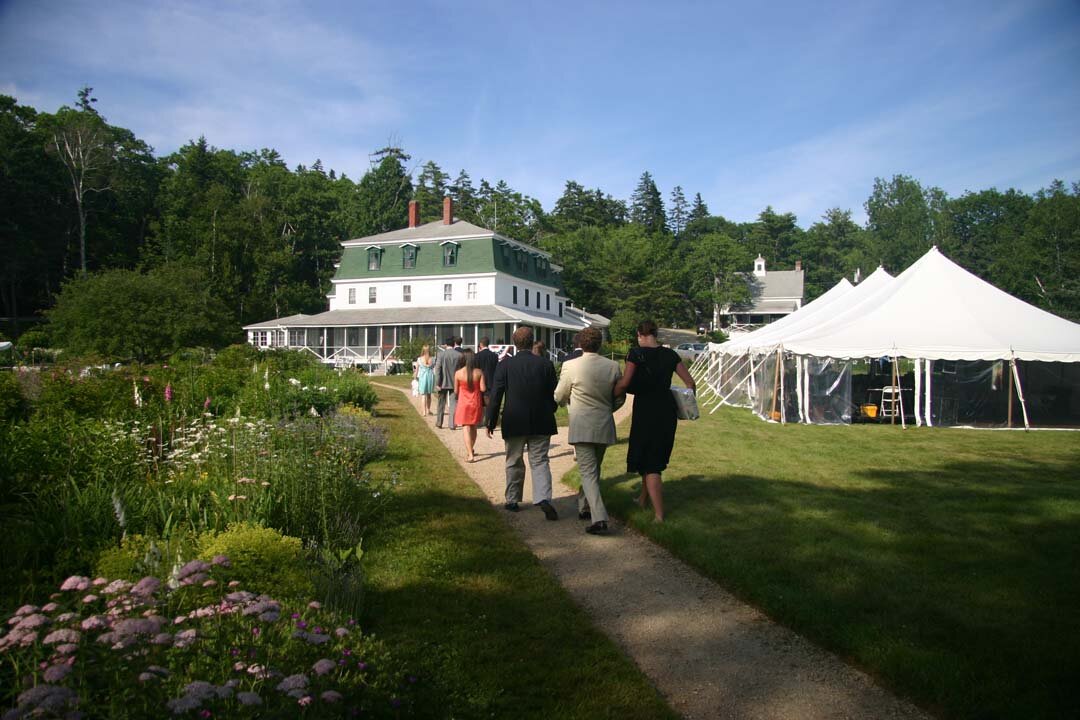 historic_tent_on_lawn_2272.jpg