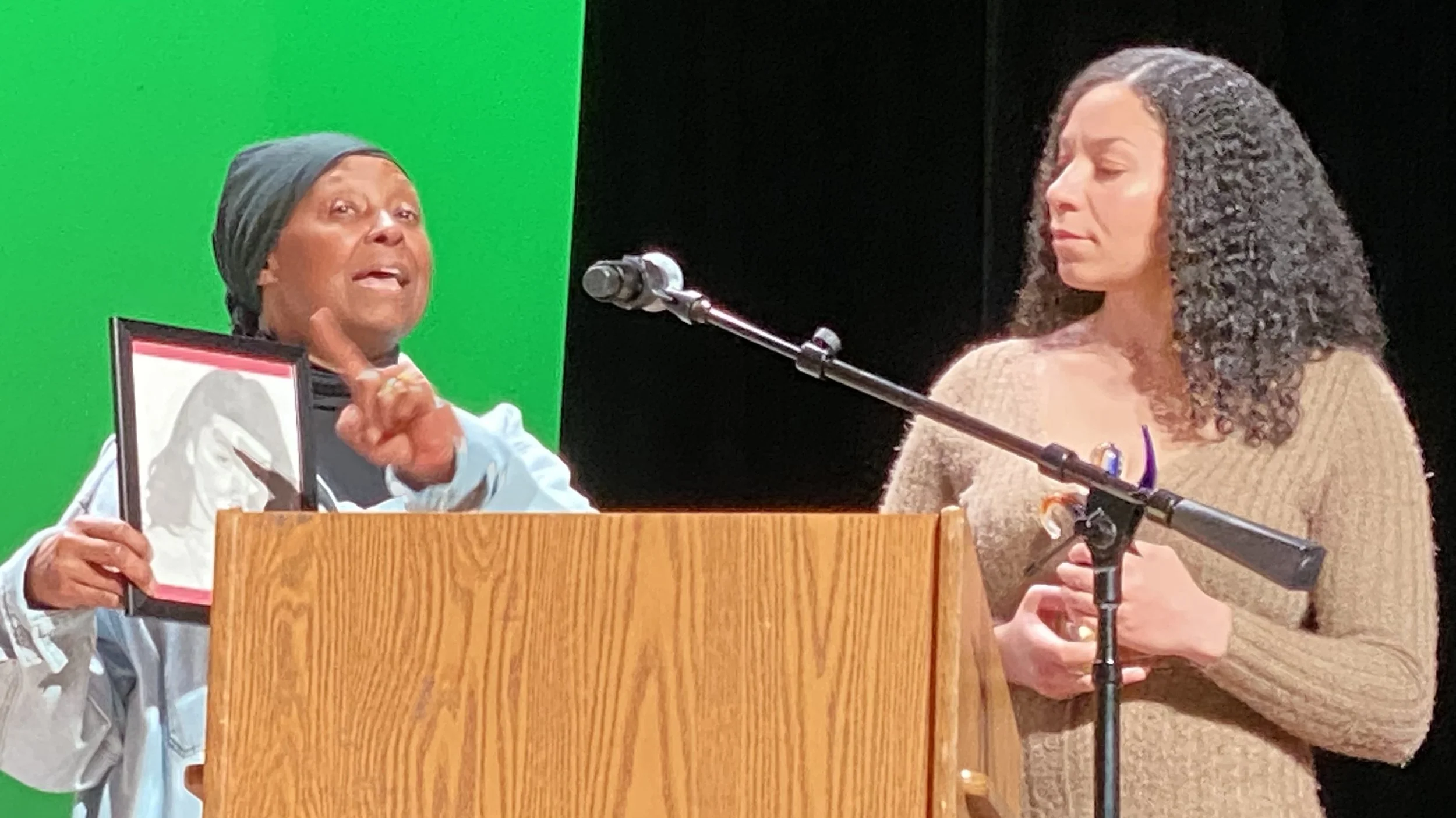 Everett High School’s beloved art teacher Pamela Collins (right).