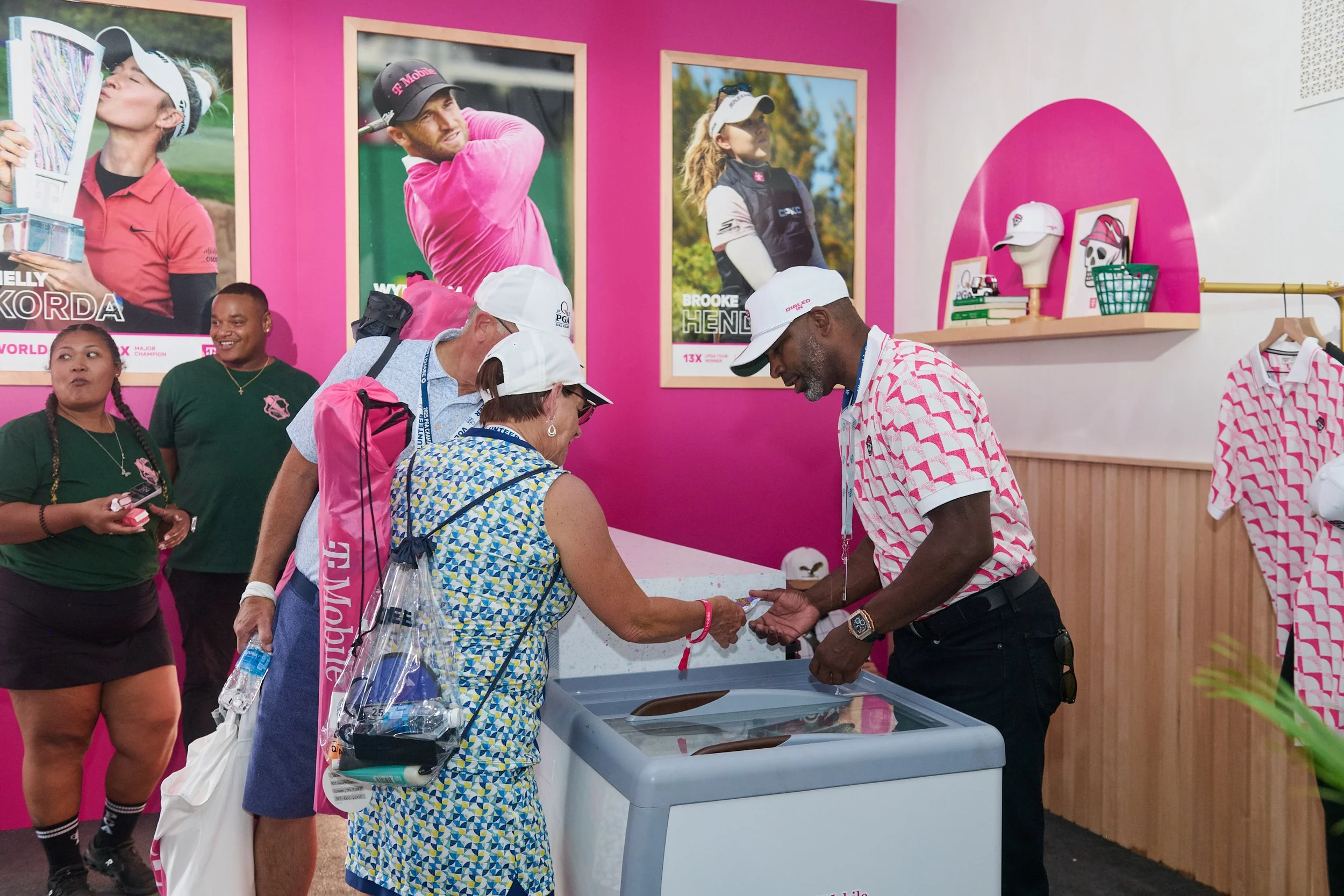 25PC8163250_D03_S05_CLUB MAGENTA+COURSE_09887.jpg