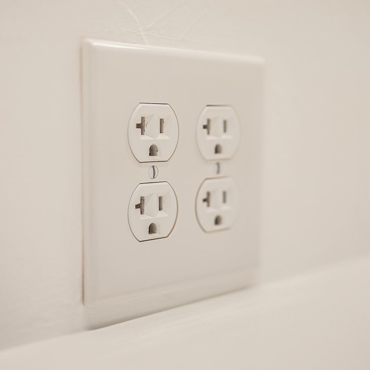 4 outlet panel