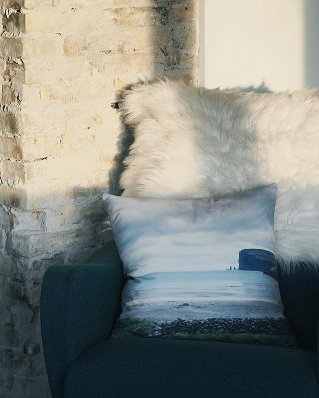 Velvet Faroe motifs throw pillows 🇫🇴 ❤️ The cushion cover is 45x45cm, get yours at Ullv&oslash;ruh&uacute;si&eth; (@ullvoruhusid) or in @ostrom_faroeislands 
PM Shisa Brand for shipping #velvet #cushions #pillow #interi&oslash;r #interiors #puffin 