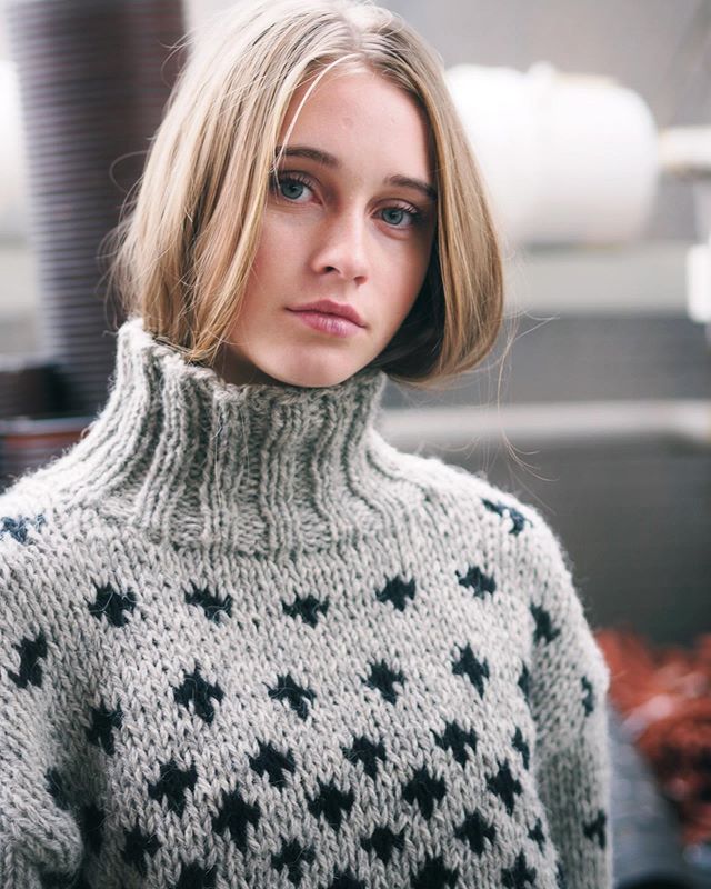 The adorable @marita_ijakupsstovu wearing the gray sweater / skipstroyggja.
The sweater is Shisa Brand&rsquo;s take on the traditional skipstroyggja or boatmen&rsquo;s sweater. Hand knitted with love for Faroese knitting traditions and wool. Organic 