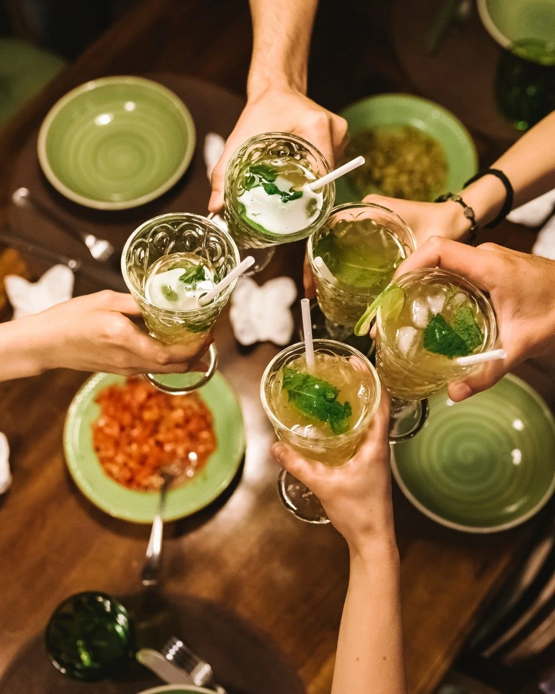 Cheers to good times and even better company.

Hundy makes sure the night doesn&rsquo;t slow you down the next morning.