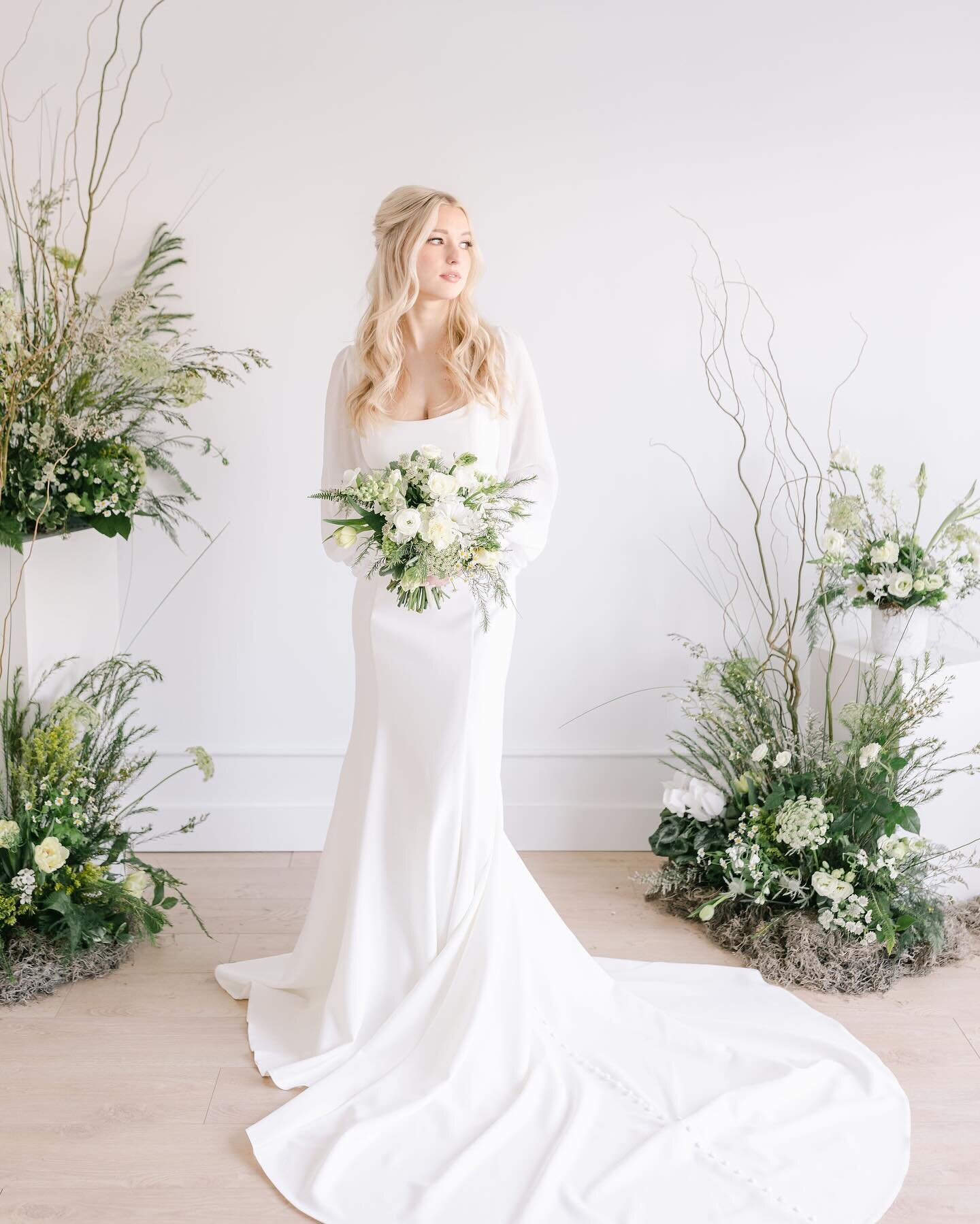 Springtime is just around the corner! 🌿

Lovely inspiration from this long awaited season from a shoot we did with an amazing group of wedding professionals. 

Love the mix of vintage and modern elements. Spring blooms, meadow inspired textures, mos