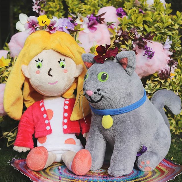 Hollie and Figgs enjoying some summer sunshine. 
I will be taking them to another storytime at Blaby Library Leicestershire on 23rd June at 11am. Details are on the H&amp;F Facebook page. Hope to see you there.
.
.
.
.
.
.
#toys #childrensbooks #kidl