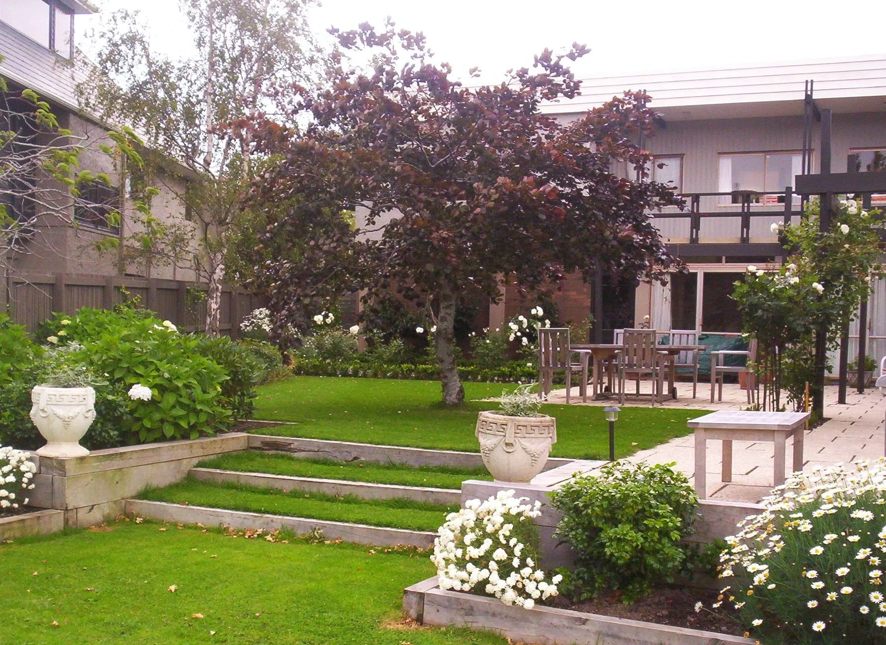 This beautifully structured garden was designed by Leisa Browne in 2005. The existing Copper Beech tree became the key focus which the rest of the new garden was designed around.