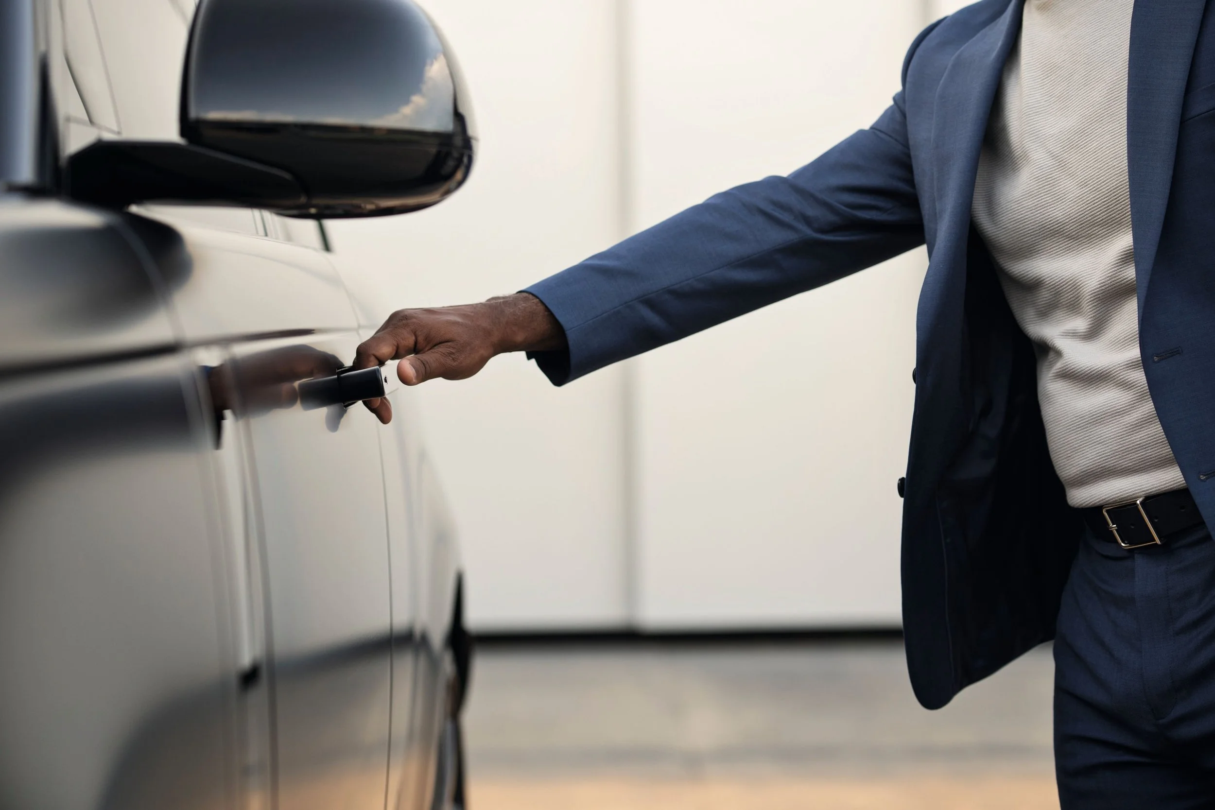 IOM23_RANGE_ROVER_ANDREW_MUSEUM_DOOR_HANDLE_1399_SR2 2.jpeg